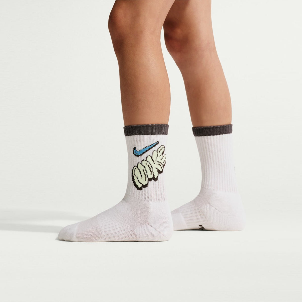 Детски чорапи Nike Everyday Cushioned Crew Socks (6 Pairs) - IQ2212-904 модел
