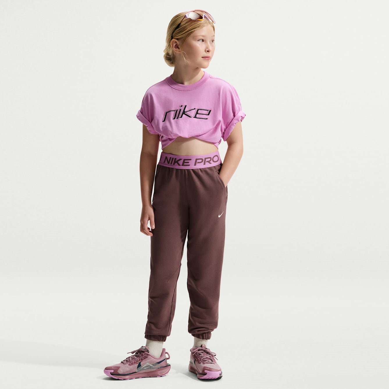 Детски джогър Nike Pro Fleece Older Kids' (Girls') Dri-FIT Joggers HV0289-502 модел отпред