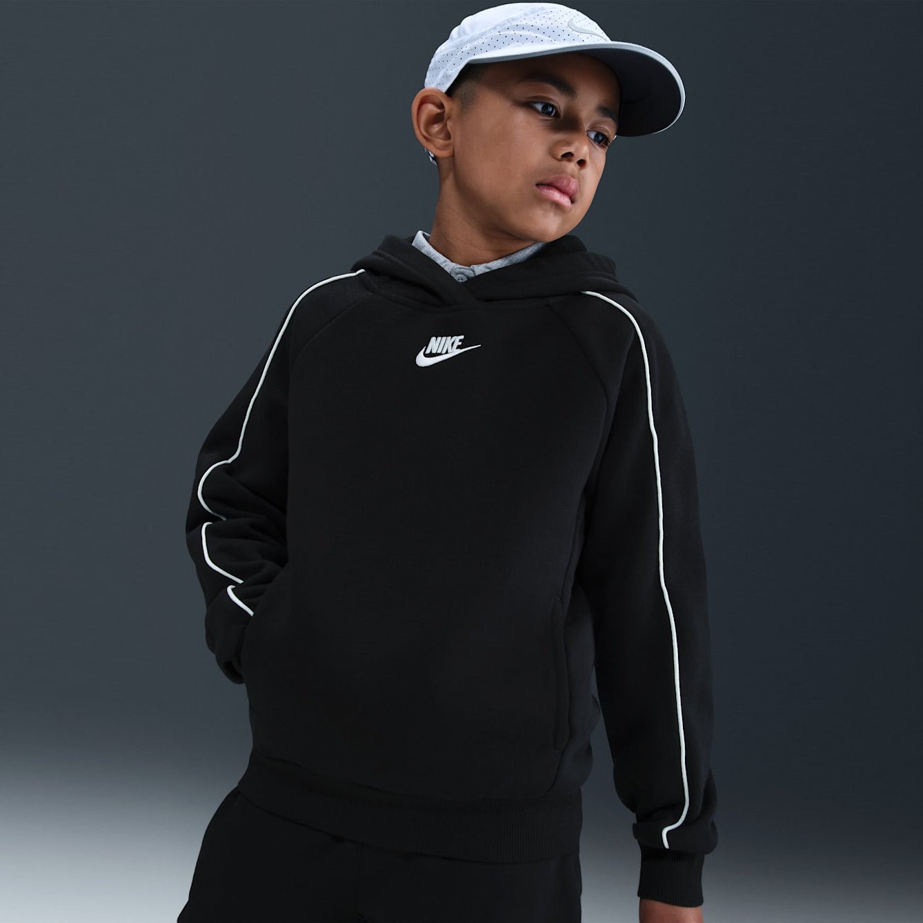 Детски екип Nike Sportswear Club Fleece Hooded Tracksuit - HQ9318-010 отпред