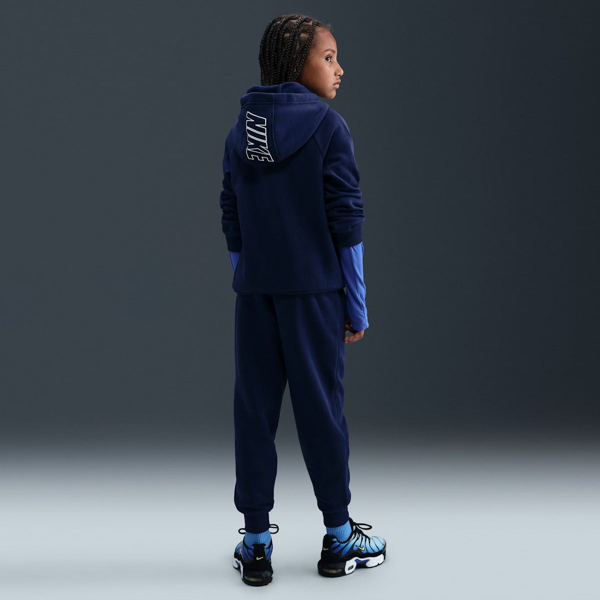 Детски екип Nike Sportswear Club Fleece Hooded Tracksuit - HQ9318-410 модел отзад
