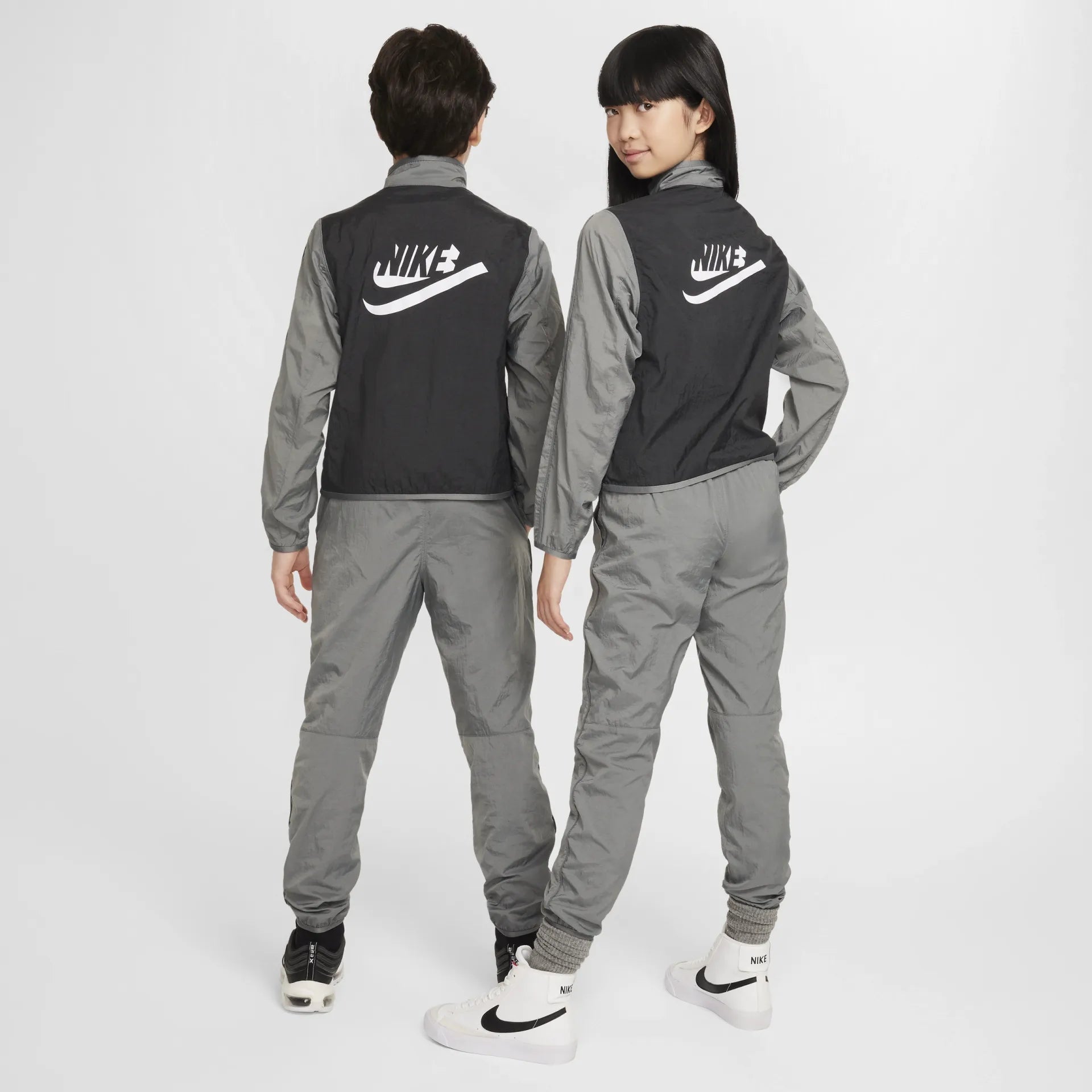 Детски екип Nike Sportswear Woven Tracksuit - FD3058-084 отзад