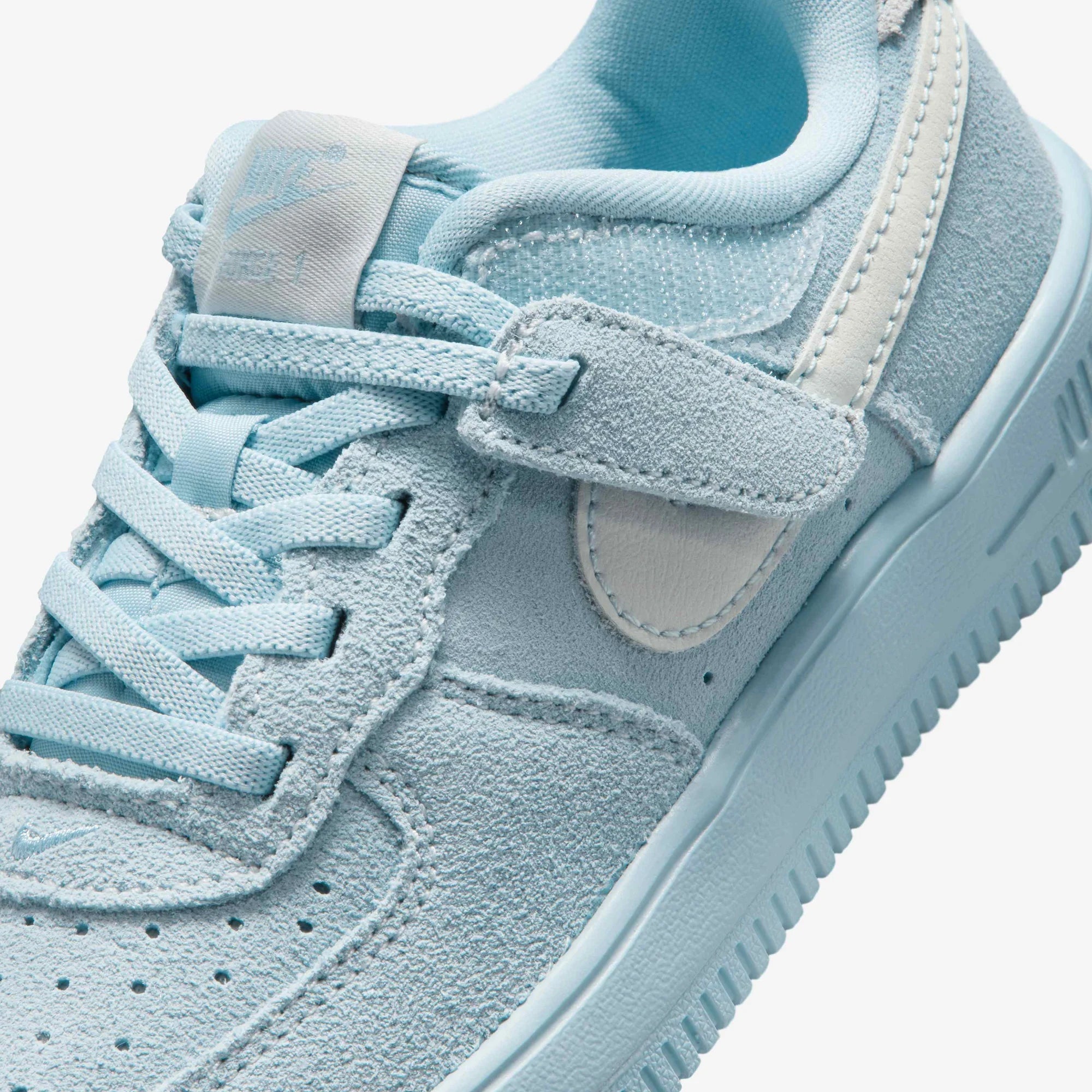 Детски кецове Nike Force 1 Low LV8 EasyOn (PS) - II7095-400 детайл отстрани