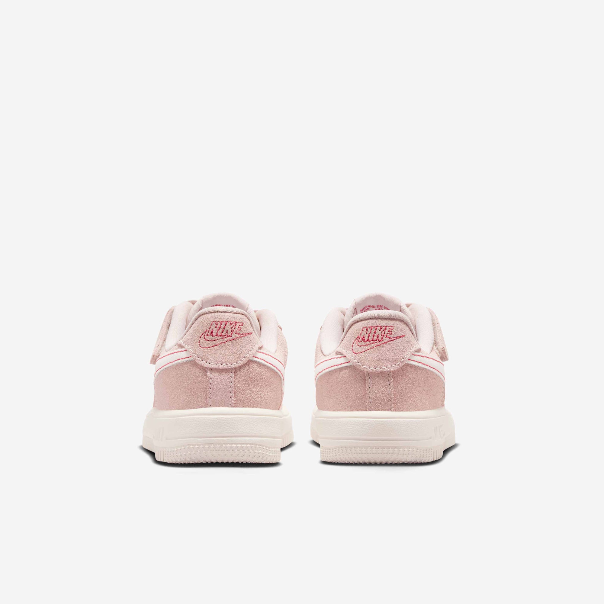 Детски кецове Nike Force 1 Low LV8 EasyOn II7095-600 изглед отзад