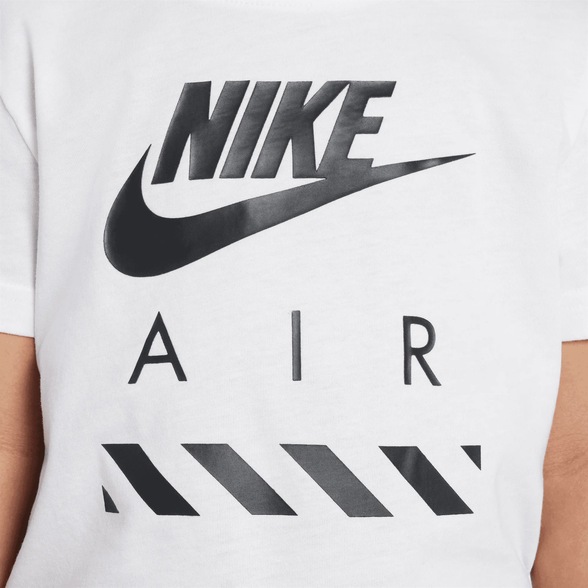 Детски комплект Nike Sportswear Nike Air Tee and Shorts Set - 86M753-023 детайл лого