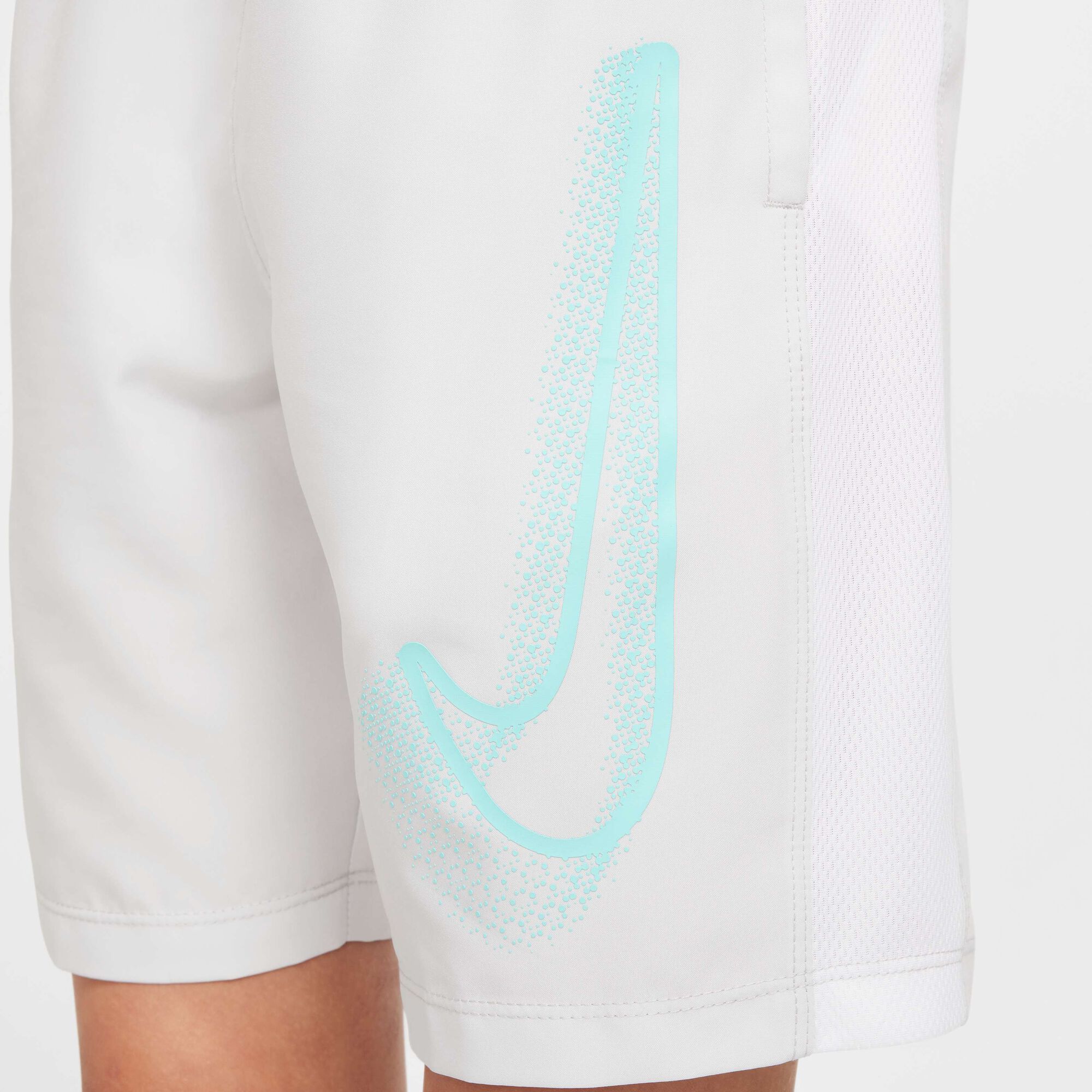 Детски къс панталон Nike Academy Football Shorts - FZ5311-025 детайл лого