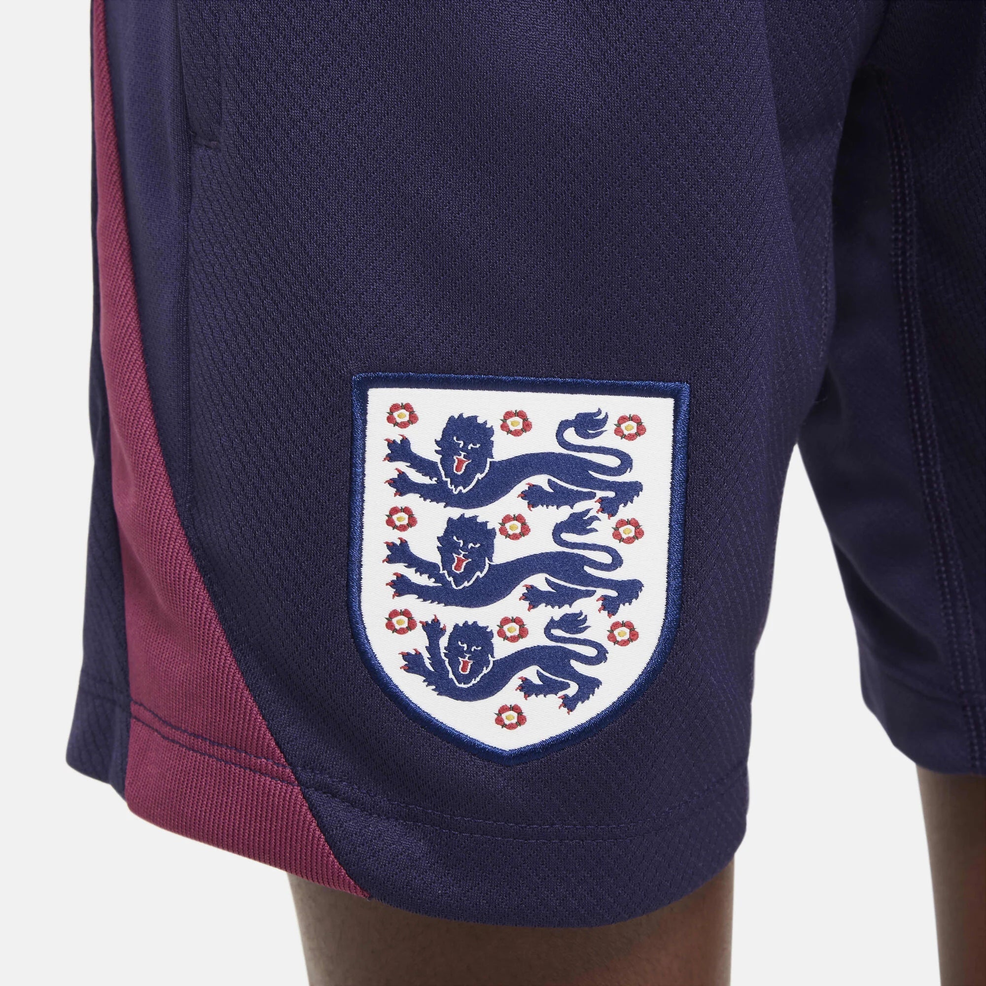 Детски къс панталон Nike England Strike Dri-FIT Football Shorts - FJ3046-555 детайл лого England