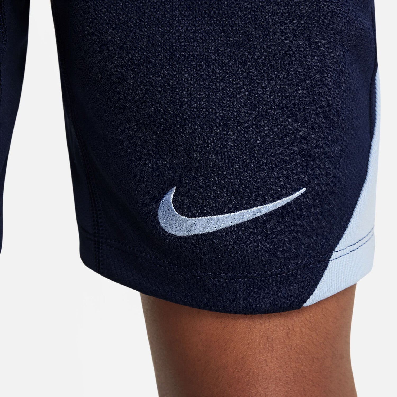 Детски къс панталон Nike FFF Dri-FIT Strike Shorts - FJ3047-499 детайл лого Nike