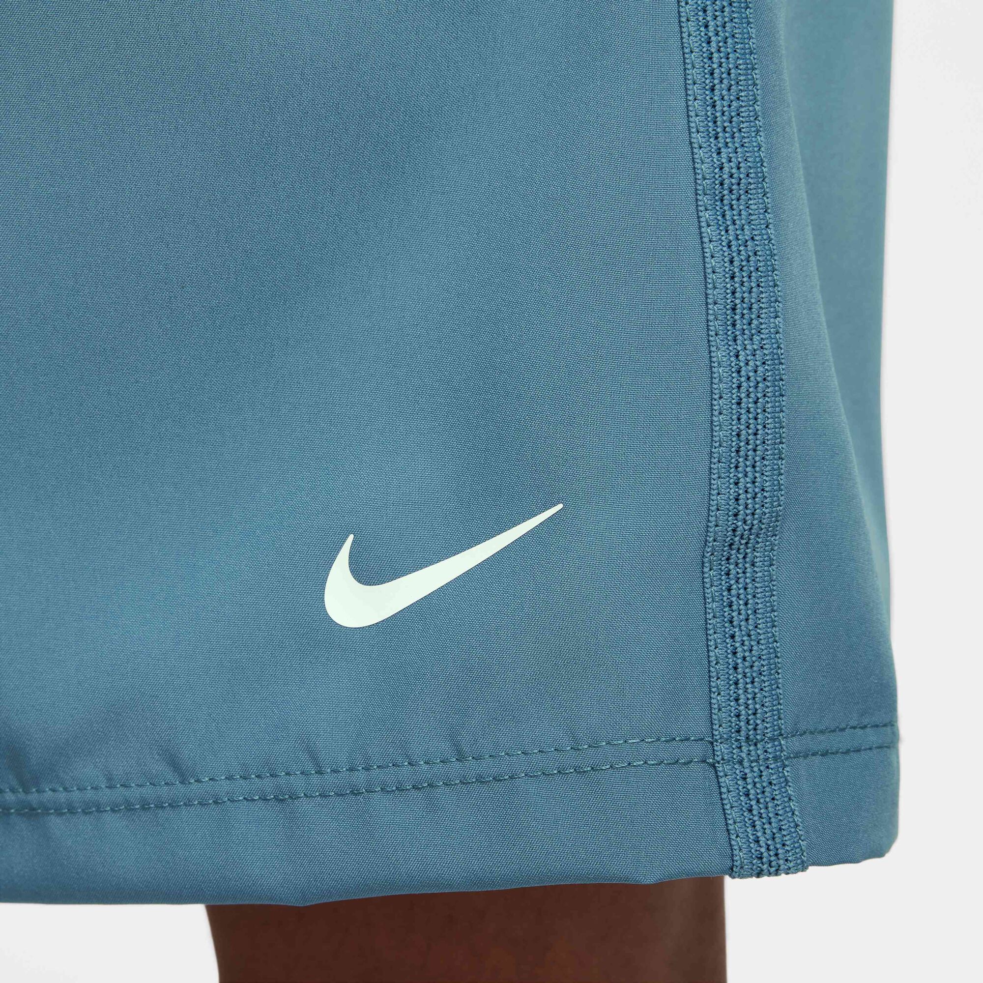 Детски къс панталон Nike Multi Dri-FIT Training Shorts - DX5382-006 детайл лого