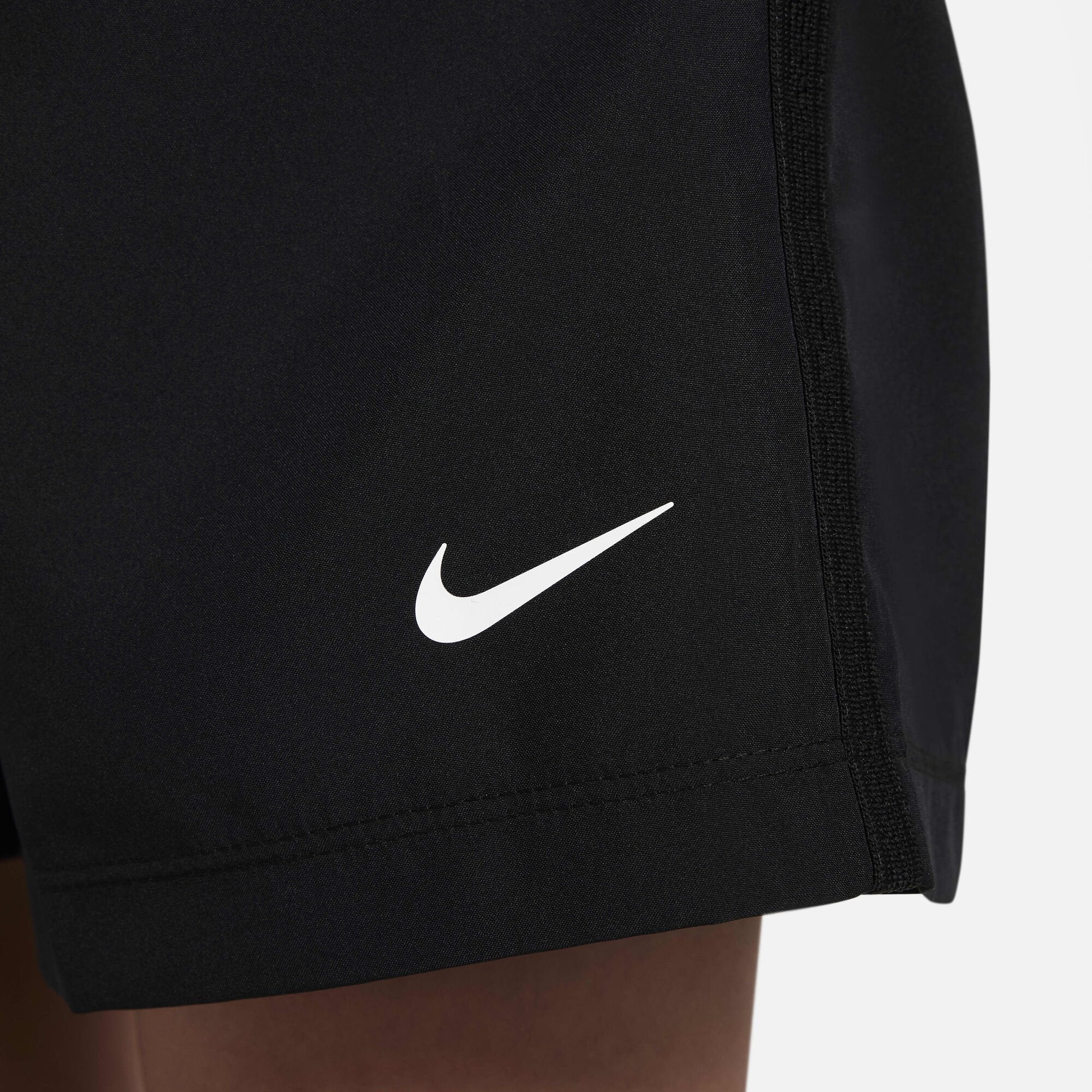 Детски къс панталон Nike Multi Dri-FIT Training Shorts - DX5382-010 детайл лого