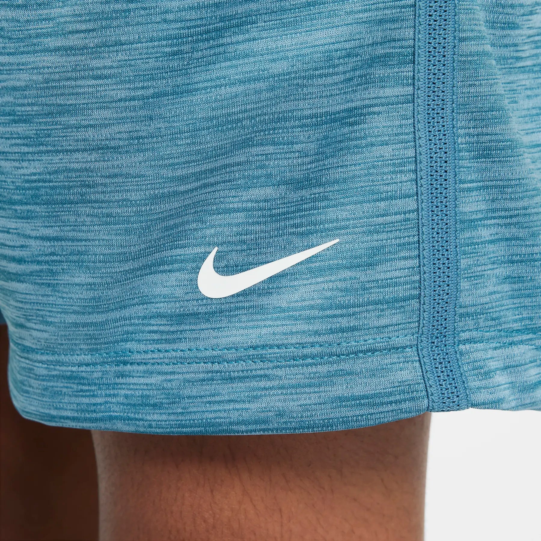 Детски къс панталон Nike Multi Dri-FIT Shorts - HF9006-006 детайл лого
