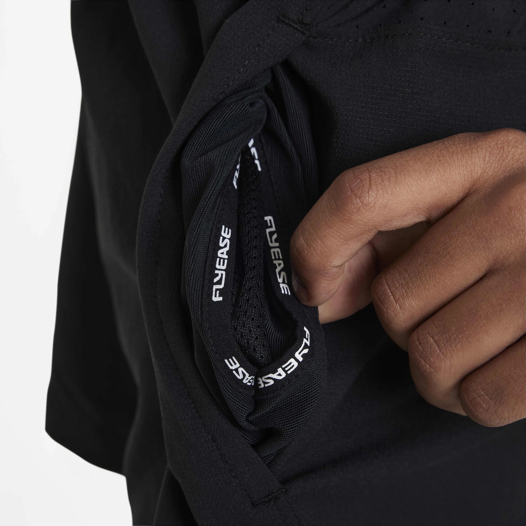 Детски къс панталон Nike Multi Tech EasyOn Dri-FIT Training Shorts - FB1294-010 детайл джоб