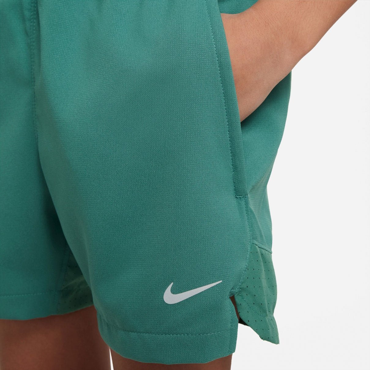 Детски къс панталон Nike Multi Tech EasyOn Dri-FIT Training Shorts - FB1294-361 детайл лого