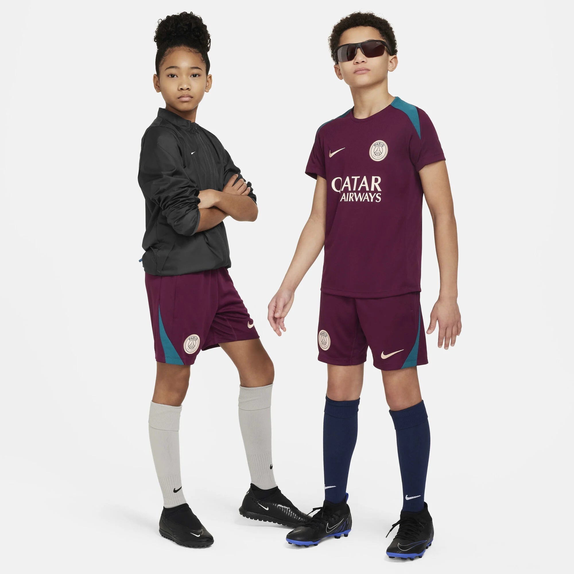 Детски къс панталон Nike PSG Strike Dri-FIT Dri-FIT Football Knit Shorts - FN9954-610 модел отпред