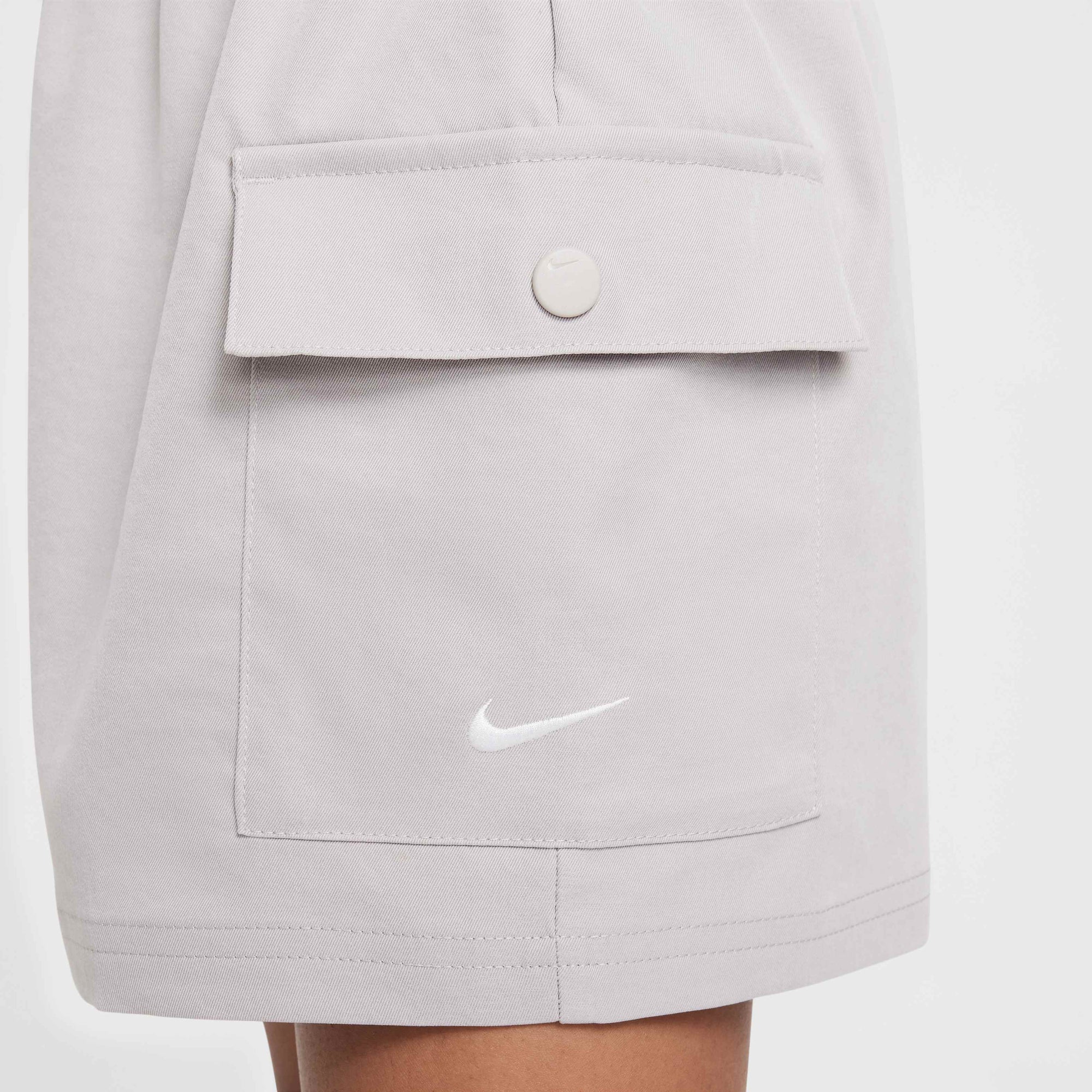 Детски къс панталон Nike Sportswear Girls Woven Cargo Shorts - HF8178-009 детайл джоб
