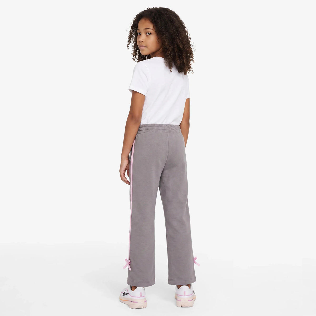 Детски панталон Nike Juxta Girl Fleece Wide Leg Pant - 36P152-K0P модел отзад