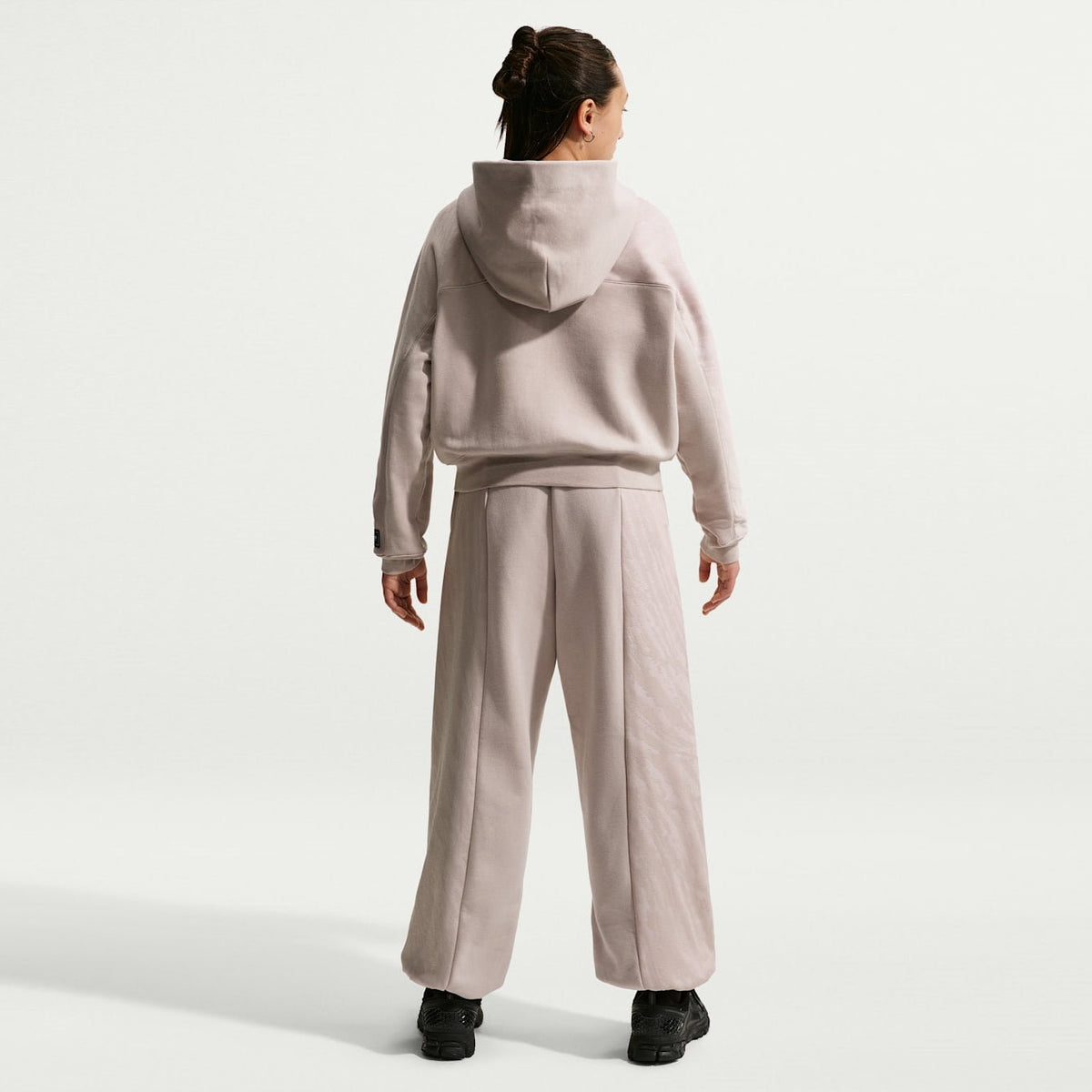 Детски панталон Nike Sportswear Fleece Trousers - IM4930-211 модел отзад