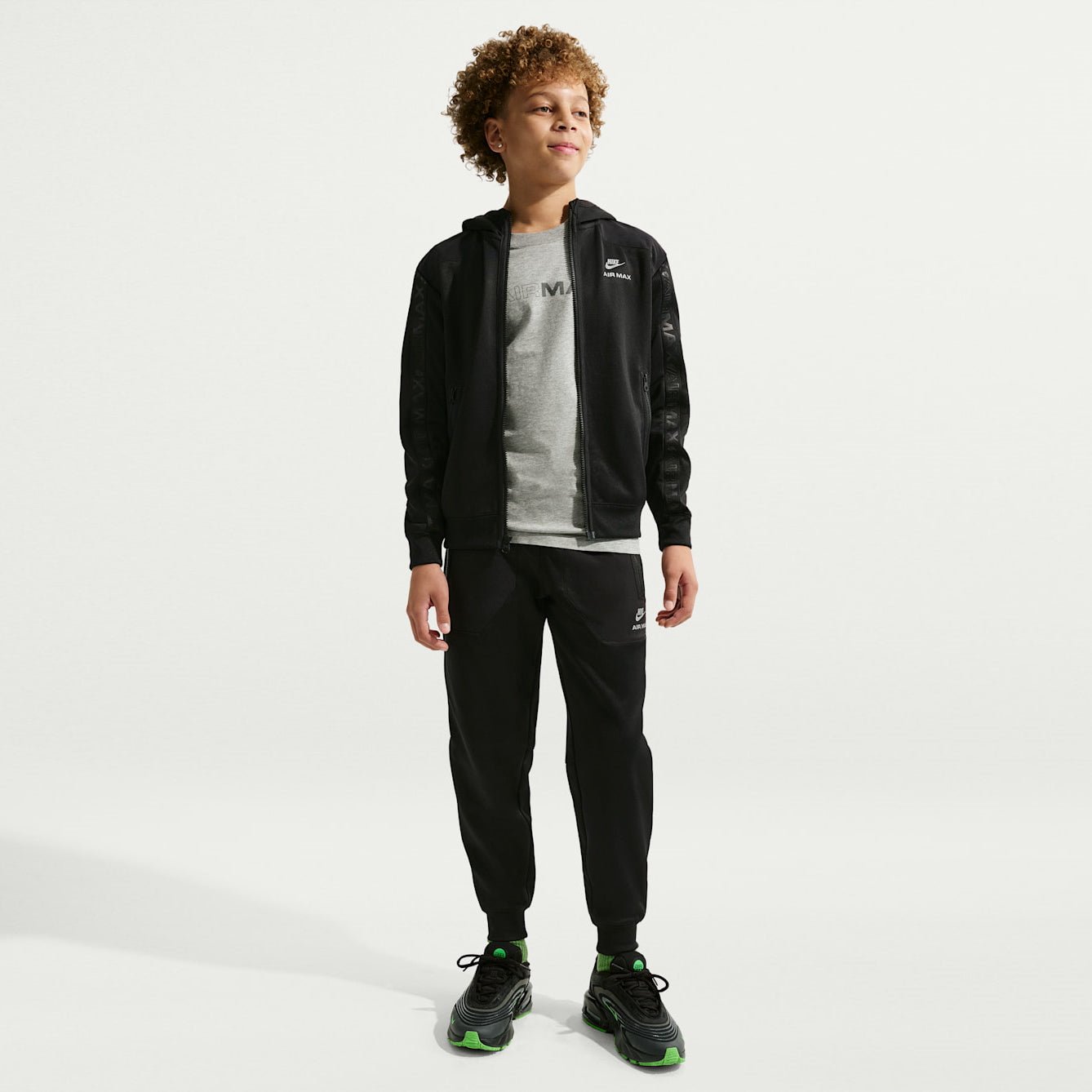 Детско худи Nike Sportswear Air Max Full-Zip Hoodie IO1154-010 модел отпред