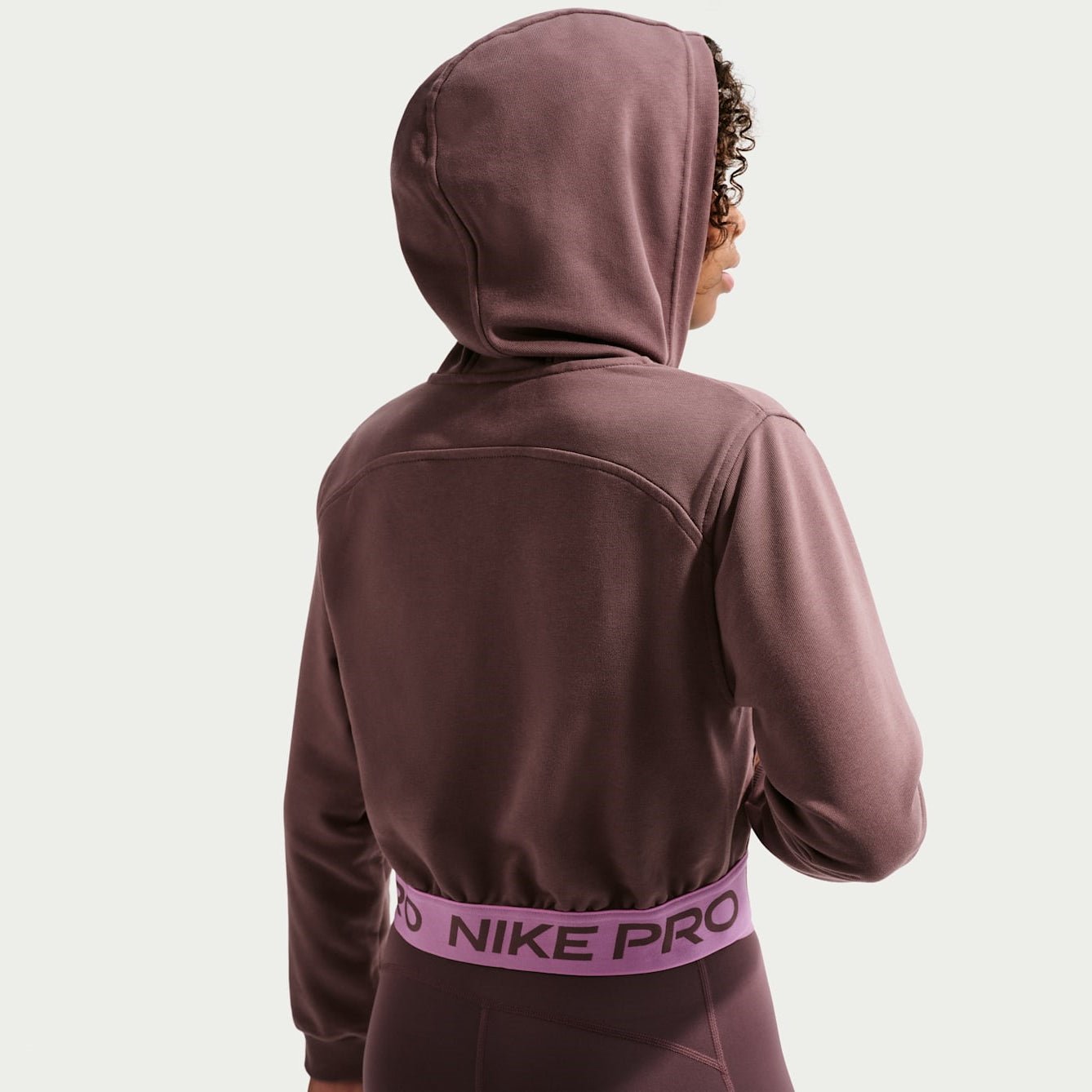 Детско худи Nike Pro Fleece Older Kids' (Girls') Dri-FIT Full-Zip Hoodie HQ9312-502 отзад