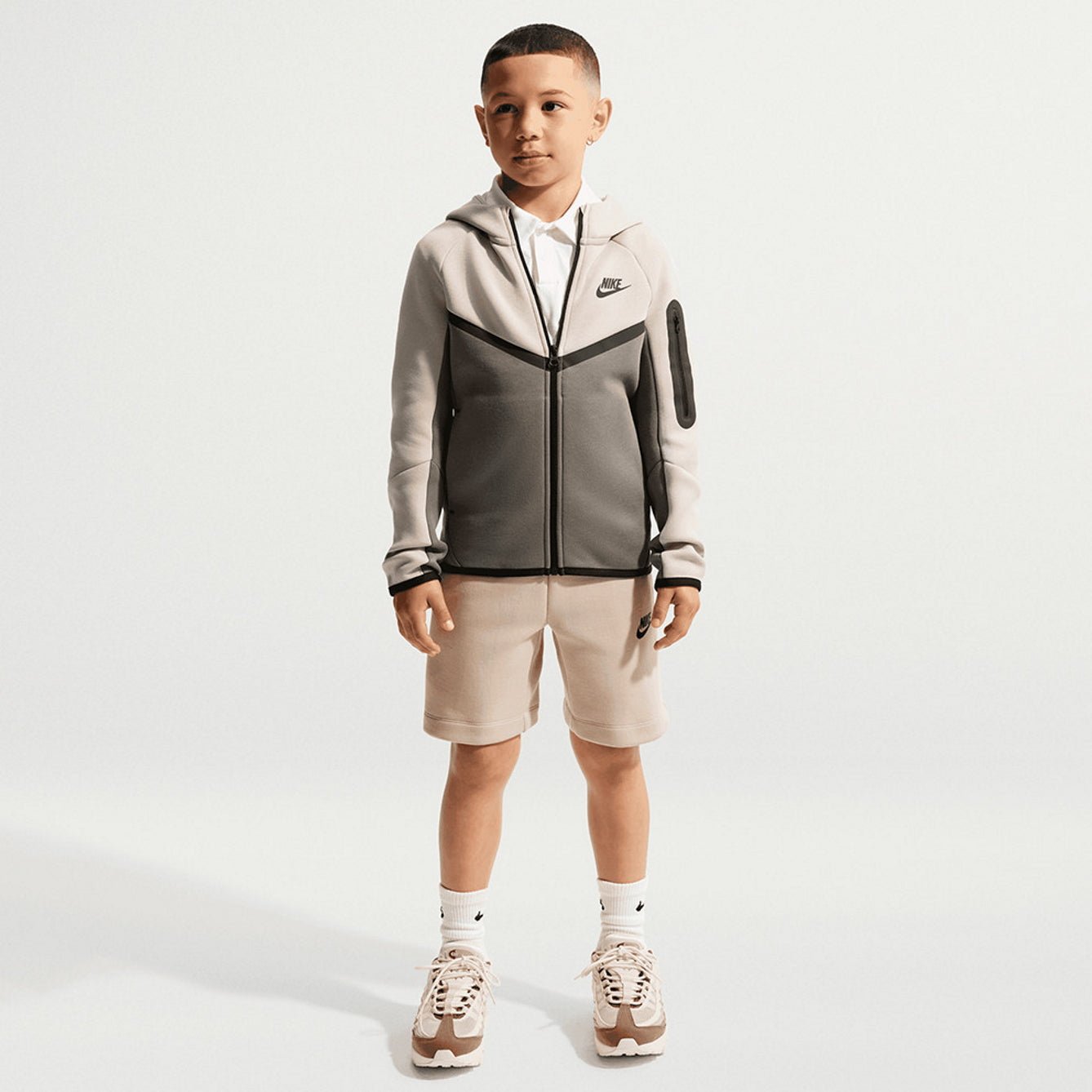 Детско худи Nike Tech Fleece Hoodie - HV5867-211 модел отпред