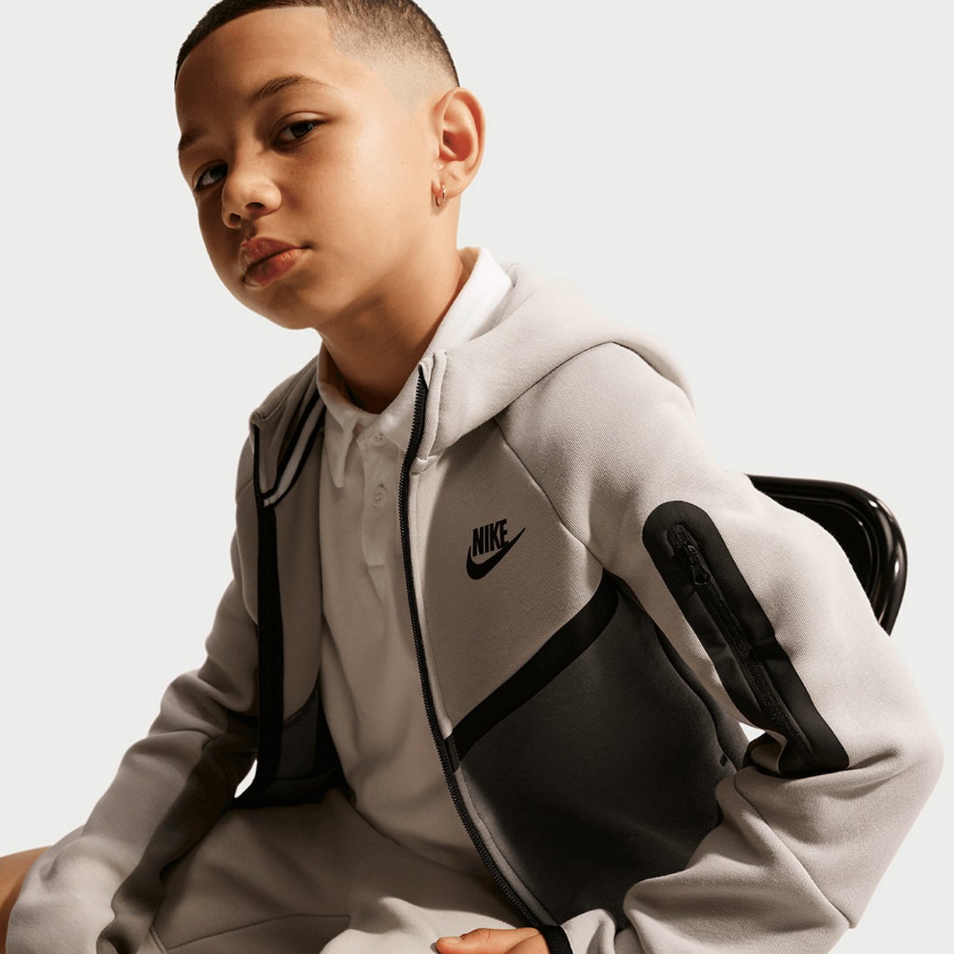 Детско худи Nike Tech Fleece Hoodie - HV5867-211 отпред