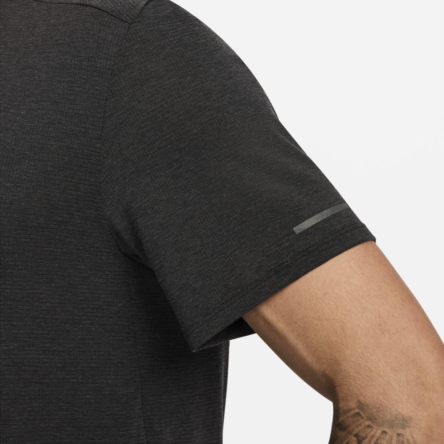 Мъжка тениска Nike Rise 365 Running Division T-Shirt FN3980 - 010 - Airhouse