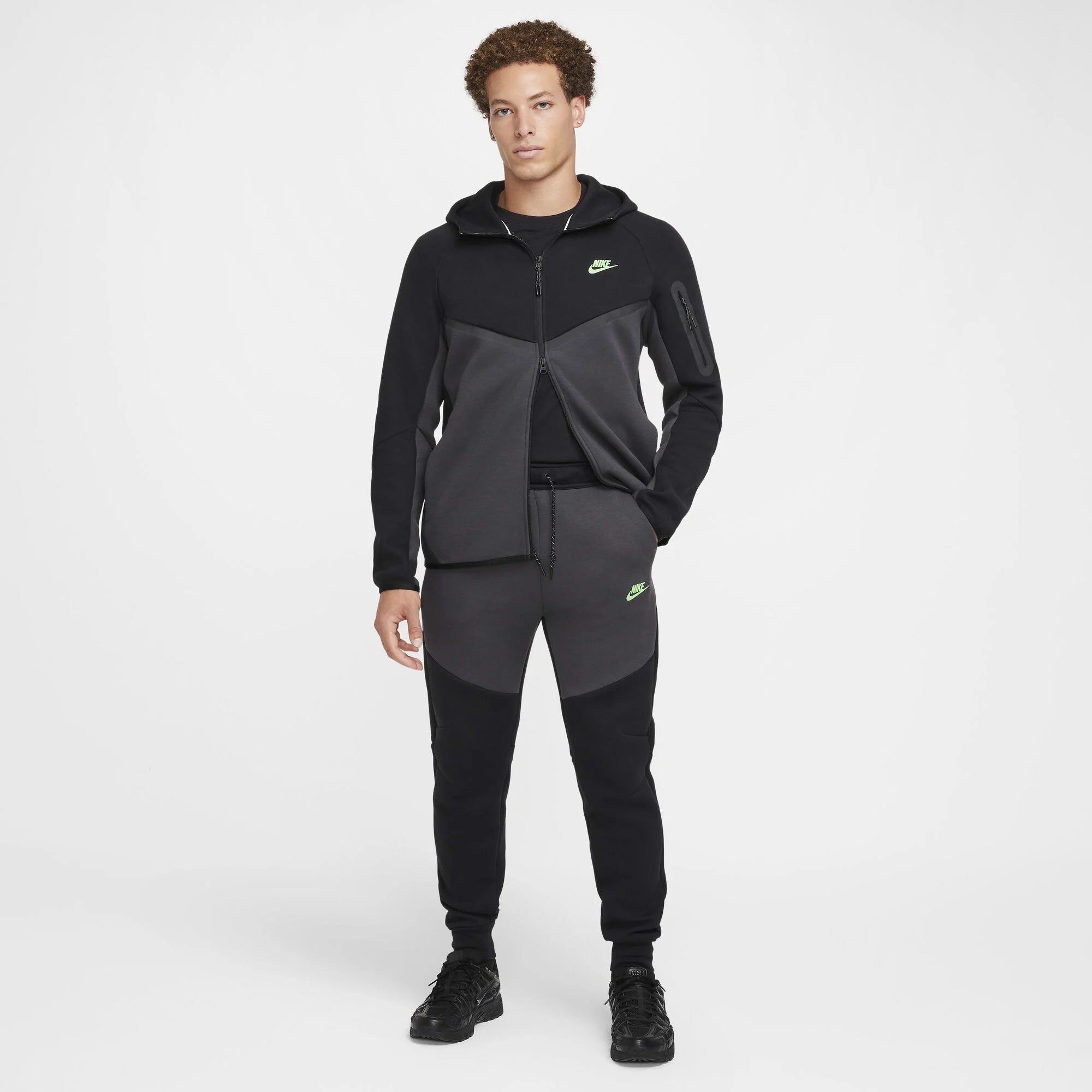 Мъжки джогър Nike Tech Fleece Joggers - Airhouse