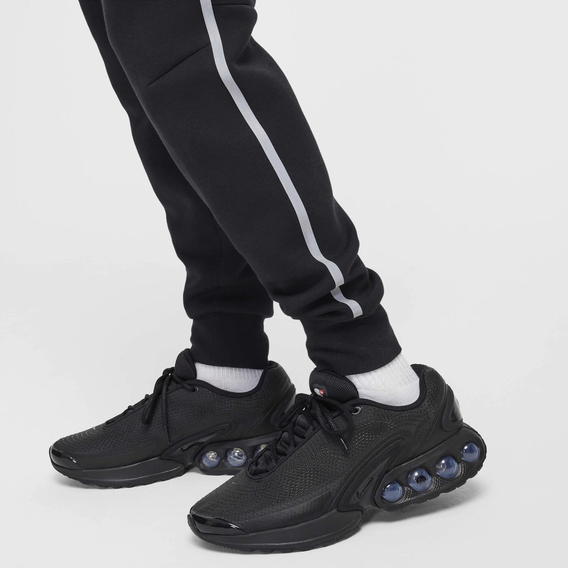 Мъжки джогър Nike Tech Reflective Fleece Joggers - Airhouse