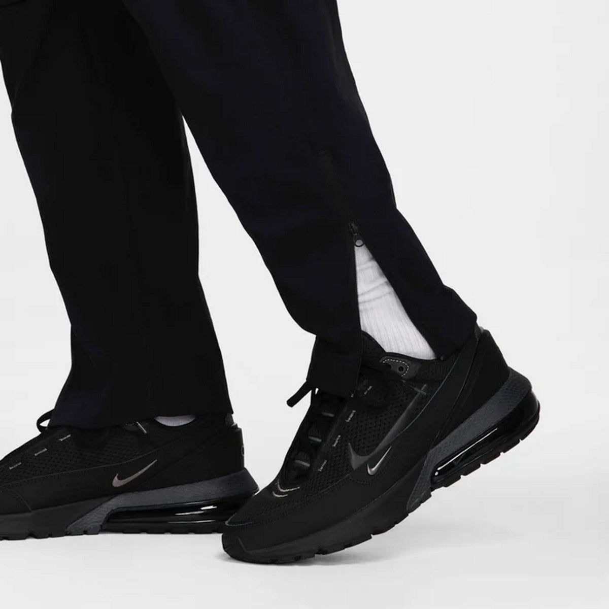Мъжки панталон Nike Tech Woven Trousers - Airhouse