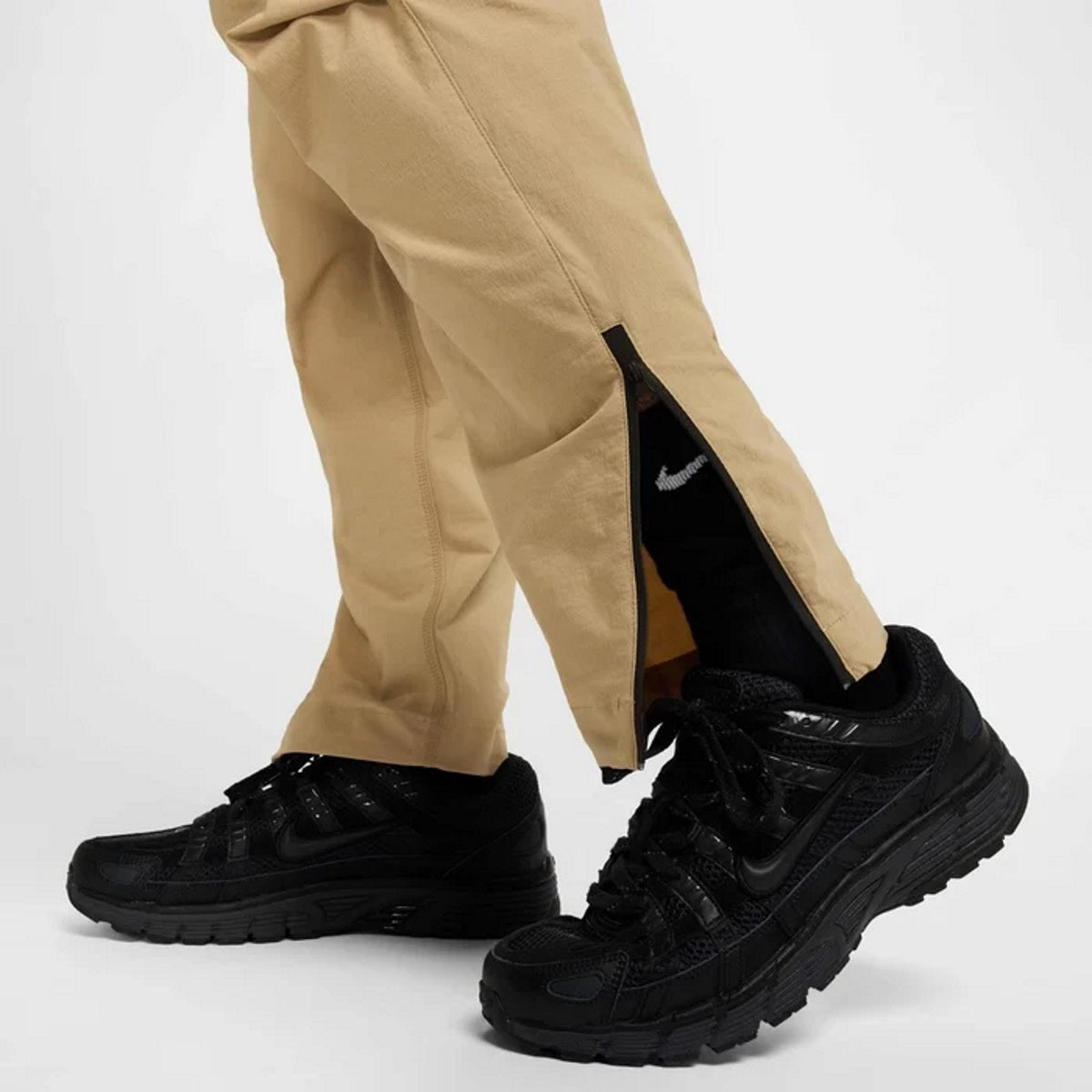 Мъжки панталон Nike Tech Woven Trousers - Airhouse