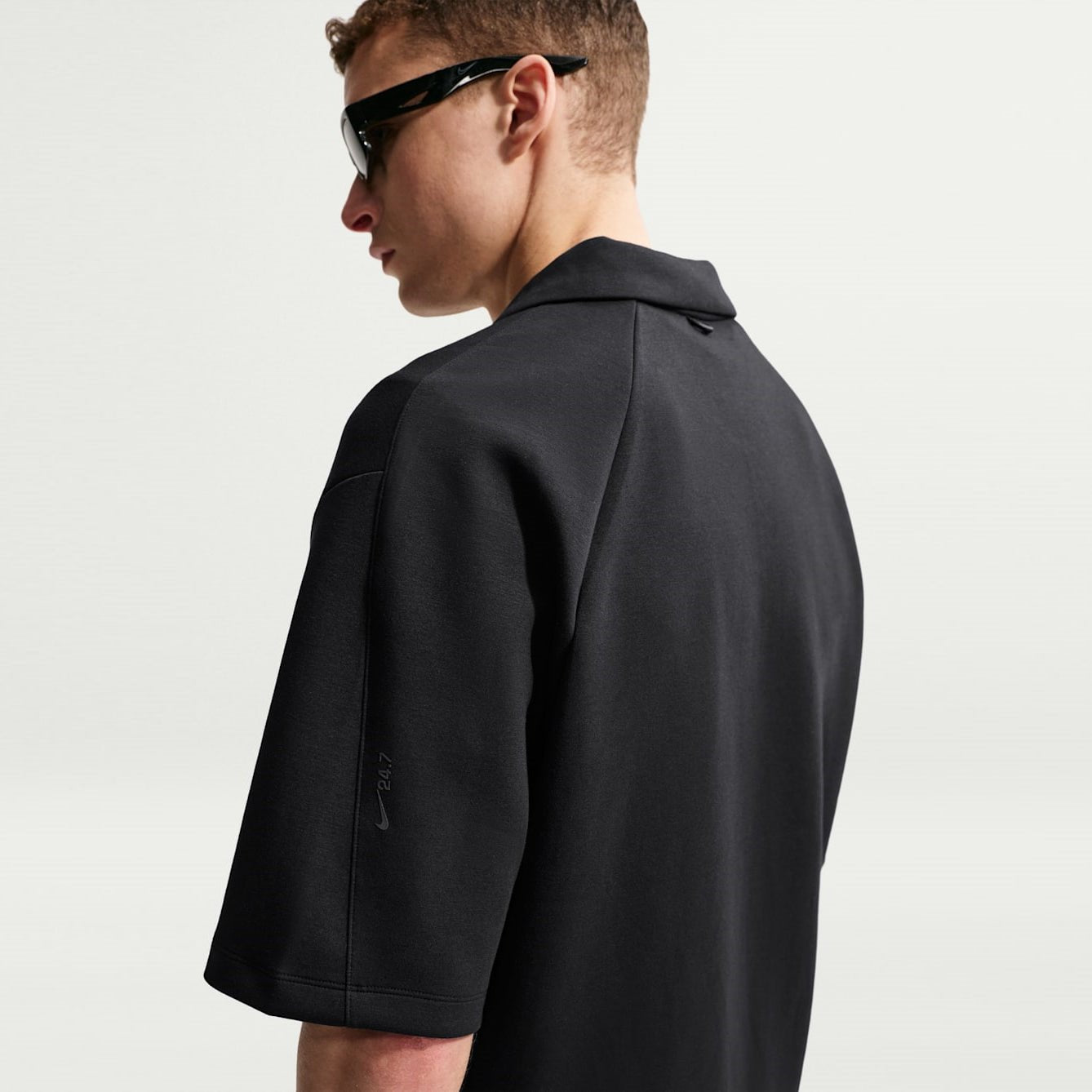 Мъжка поло тениска Nike 24.7 ImpossiblySoft Dri-FIT 1/4-Zip Polo IF2908-010 отстрани