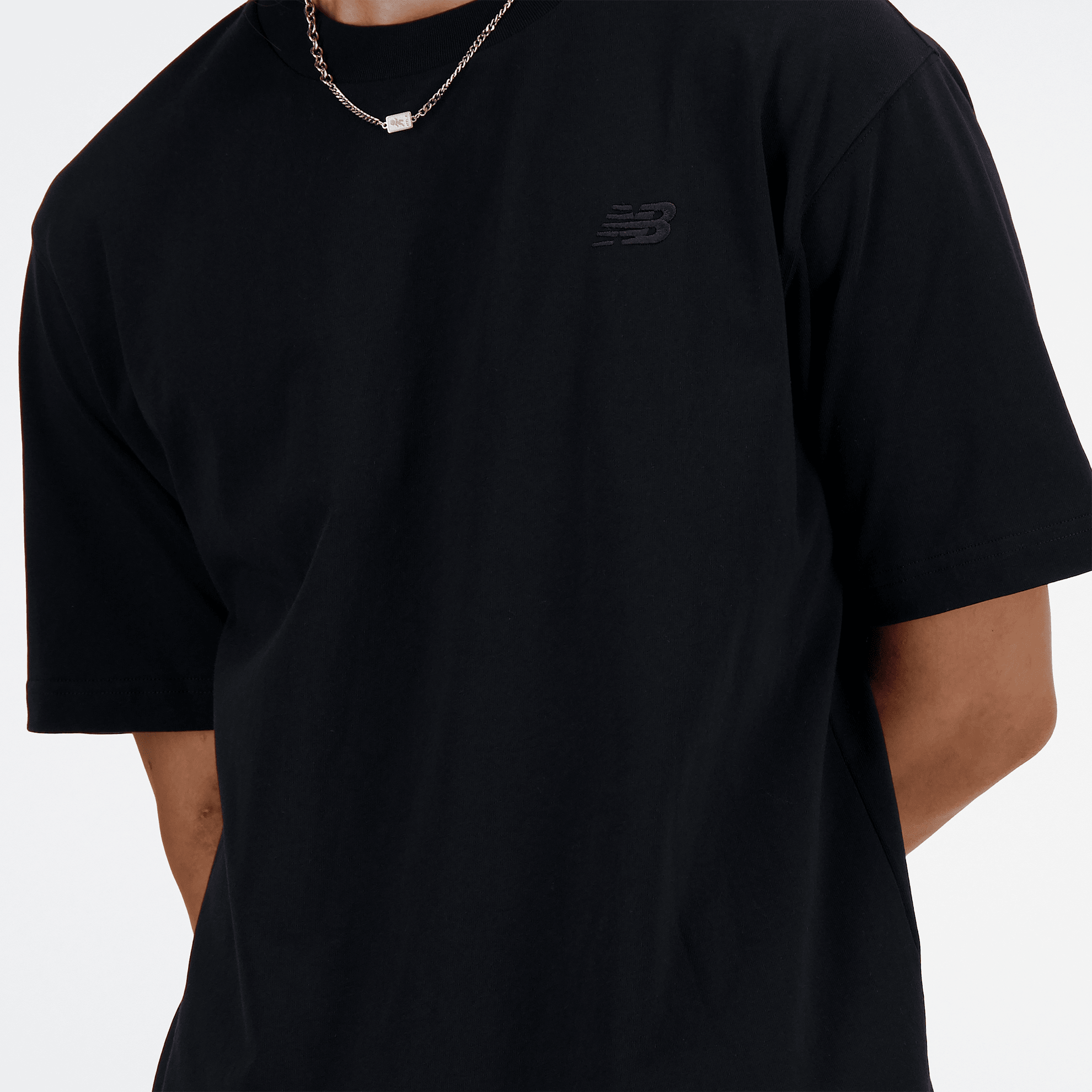 Мъжка тениска New Balance Athletics Cotton T-Shirt - MT41533BK детайл отпред