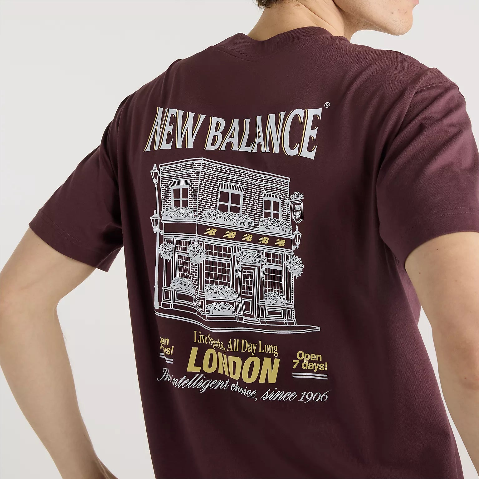 Мъжка тениска New Balance Grab a Bite London T-Shirt - MT62B9LIYRL отзад детайл
