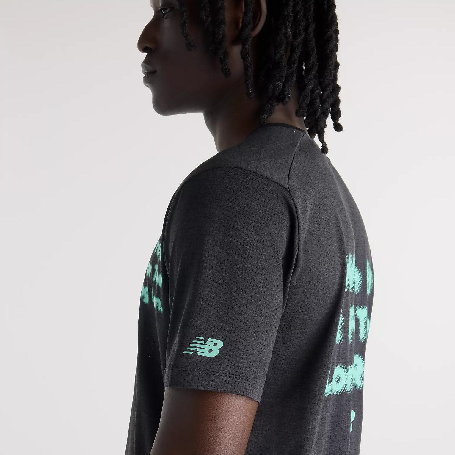 Мъжка тениска New Balance RC Essential Graphic T-Shirt - MT62Z9ZRBK детайл лого