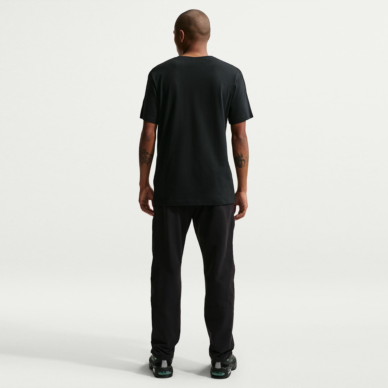 Мъжка тениска Nike Air Max Tape Tee IO1054-010 модел отзад