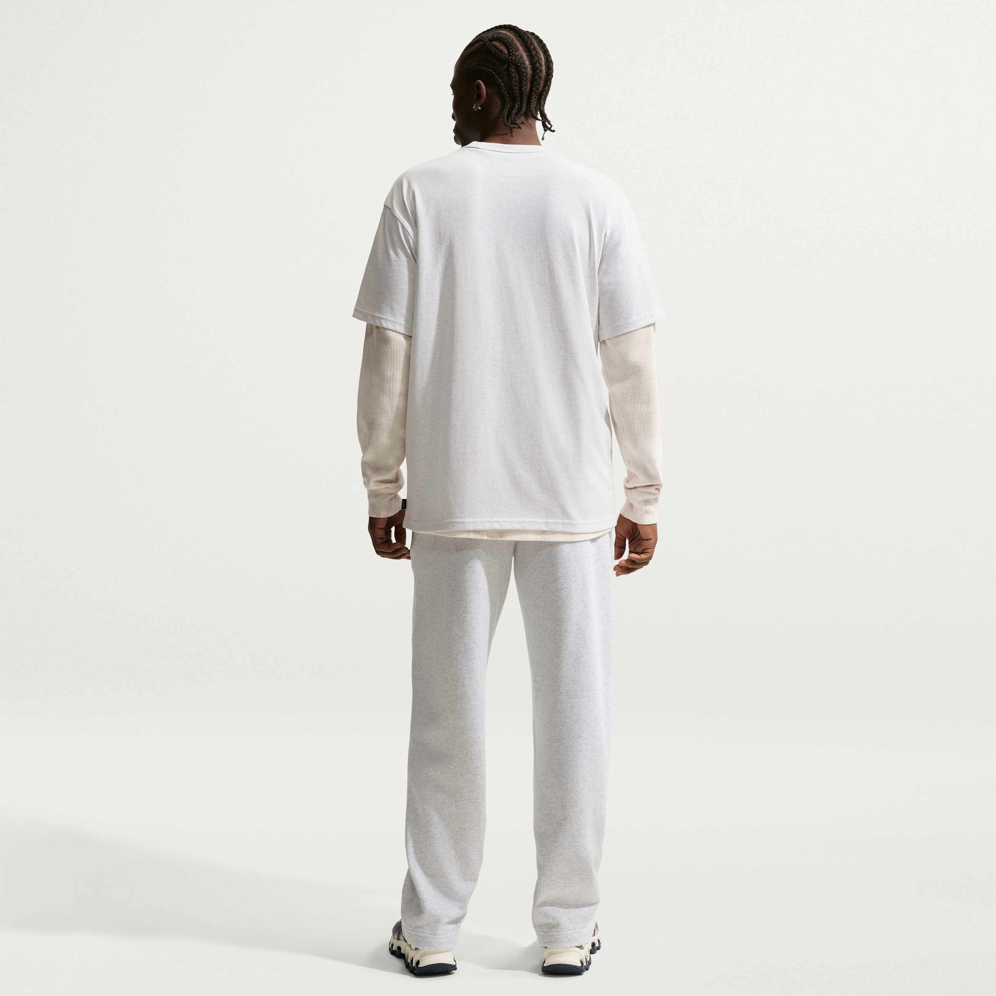 Мъжка тениска Nike Premium Essentials T-Shirt - IH1121-051 модел отзад