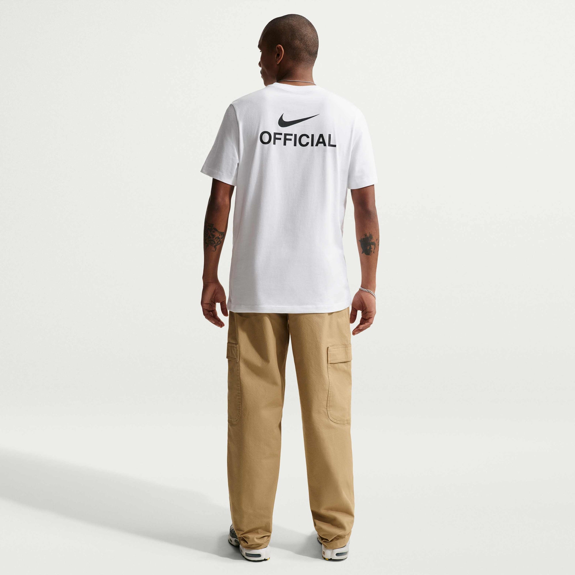 Мъжка тениска Nike Sportswear T-Shirt IH1143-100 модел отзад