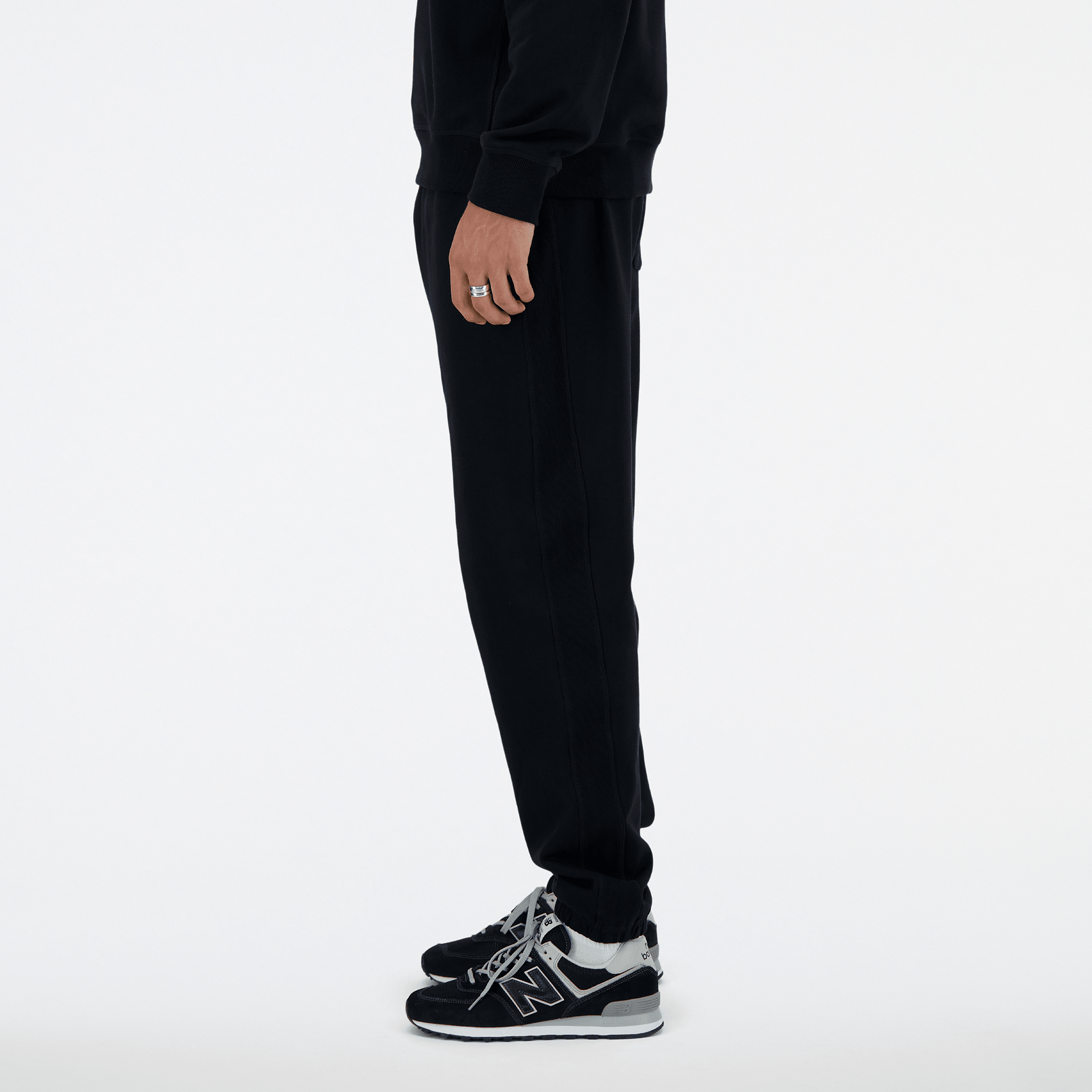 Мъжки джогър New Balance Athletics French Terry Jogger - MP41508BK отстрани
