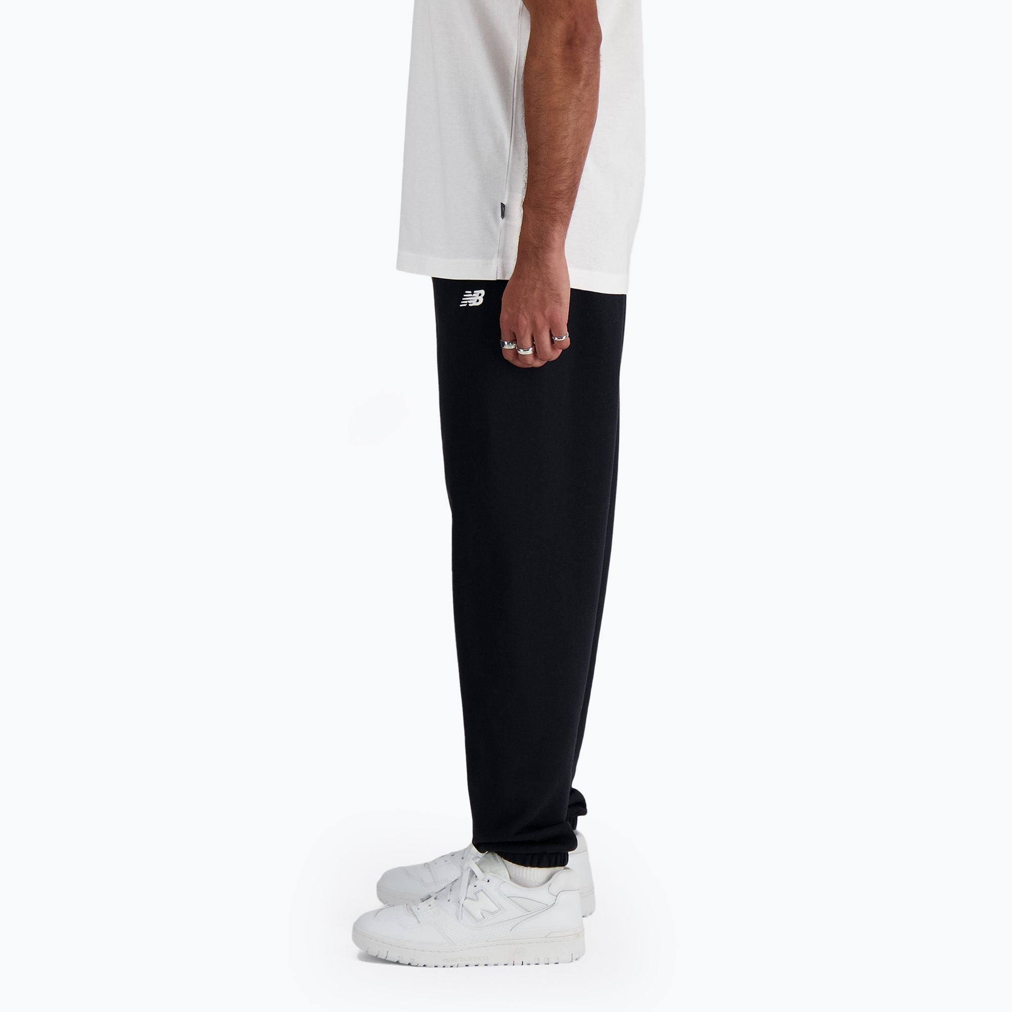 Мъжки джогър New Balance French Terry Jogger - MP41519BK отстрани