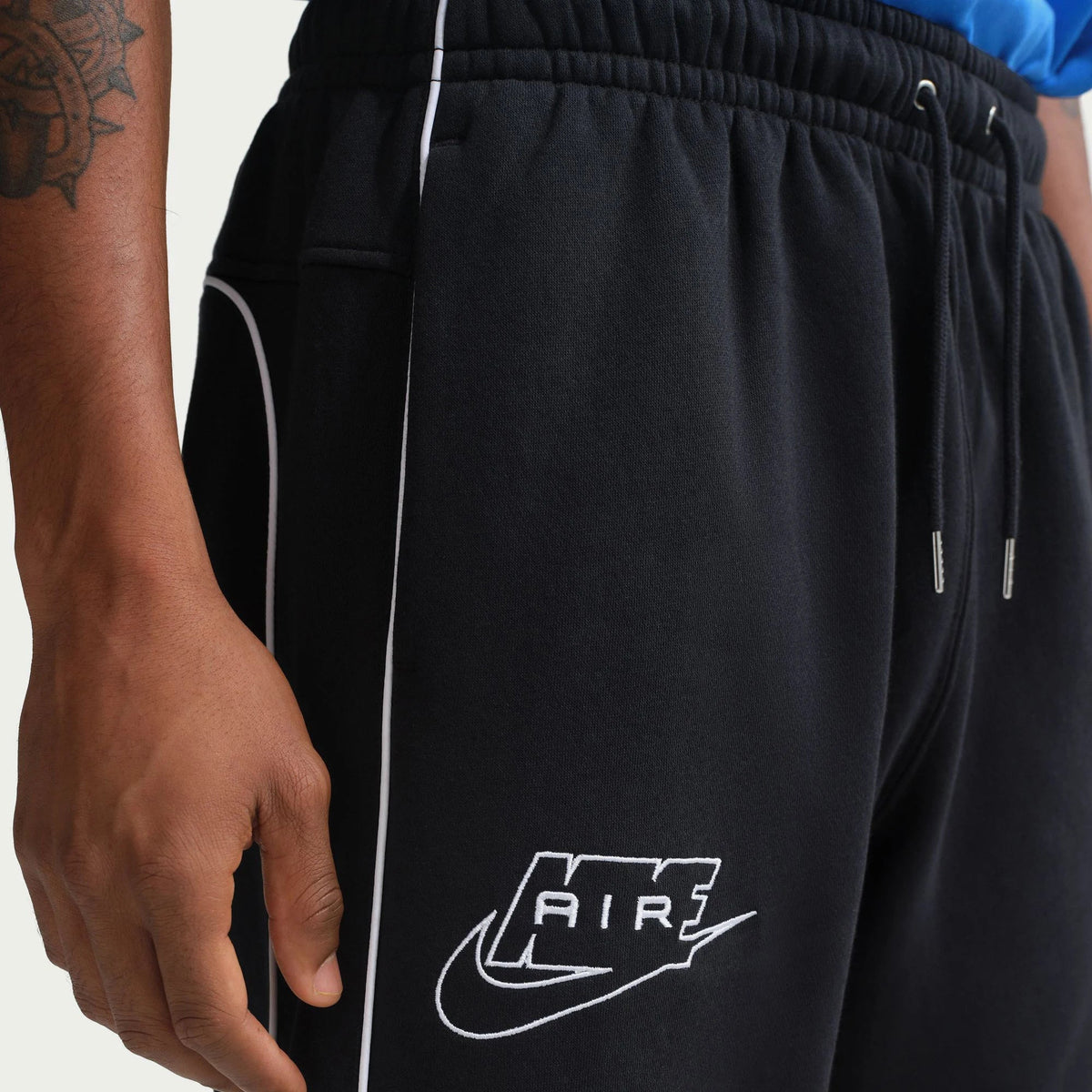 Мъжки джогър Nike Air Fleece Joggers - IO0577-010 детайл лого