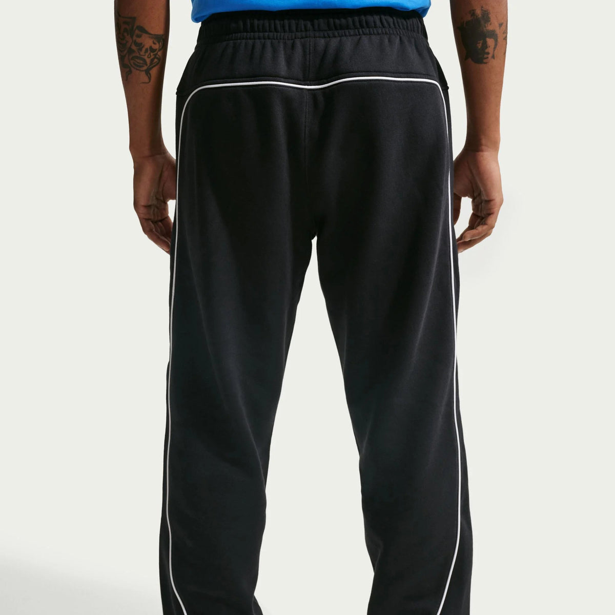 Мъжки джогър Nike Air Fleece Joggers - IO0577-010 отзад