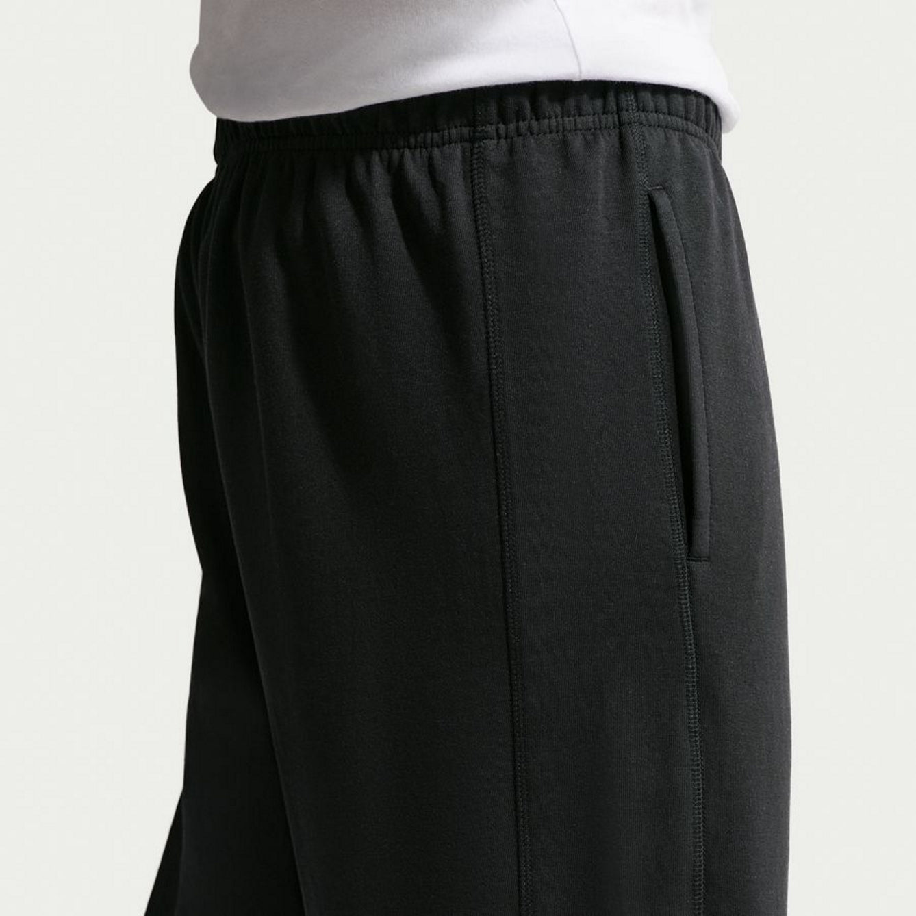 Мъжки джогър Nike Club Varsity Joggers - IO1376-010 отзад