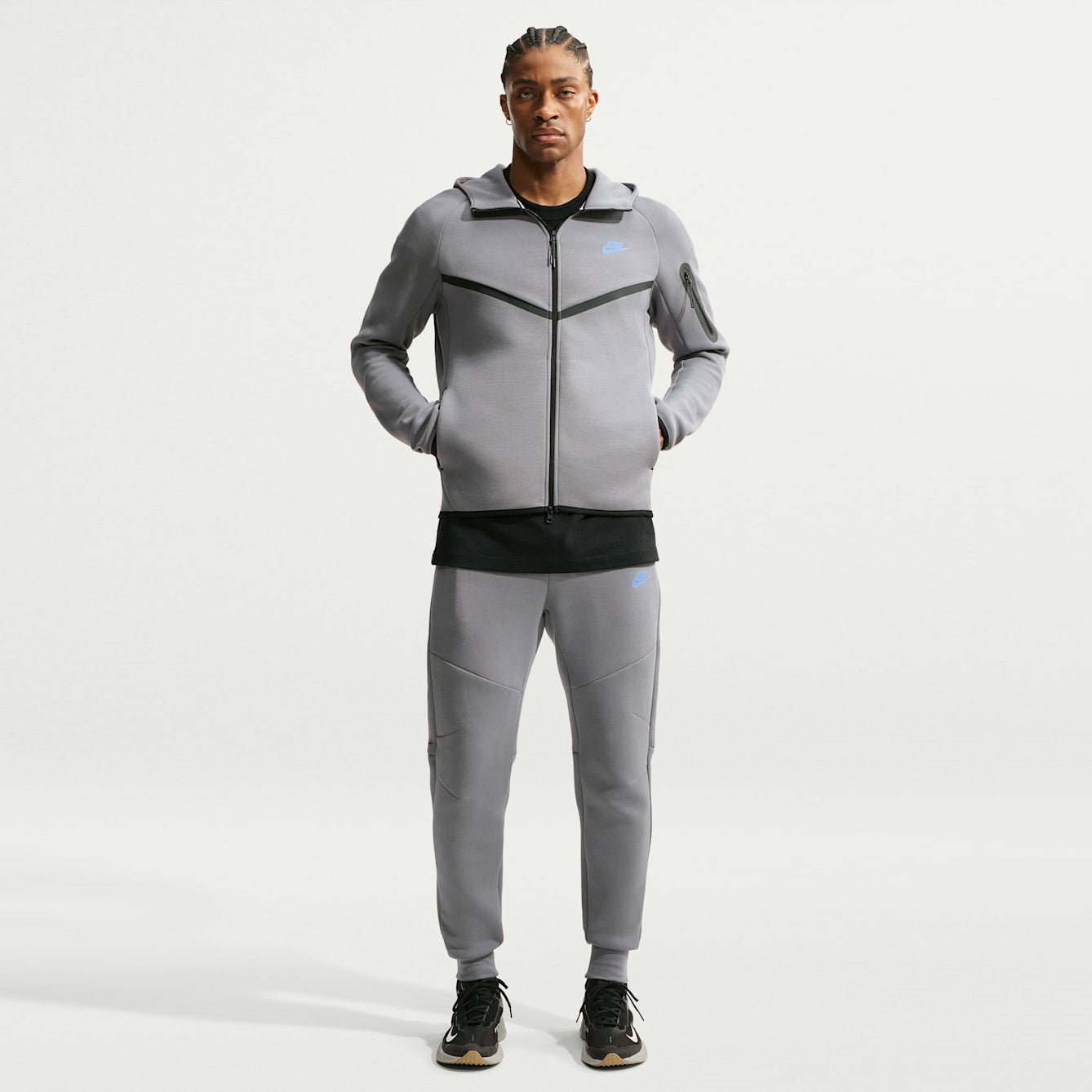 Мъжки джогър Nike Tech Fleece Joggers - HV0959-085 модел отпред