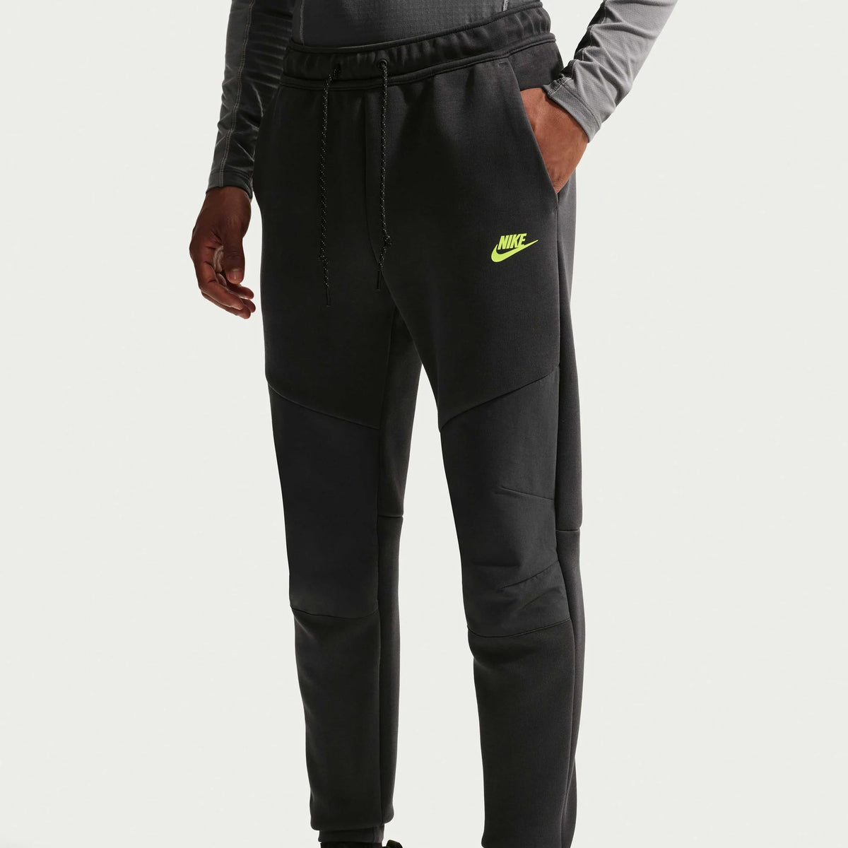 Мъжки джогър Nike Tech Fleece Joggers - IH4303-060