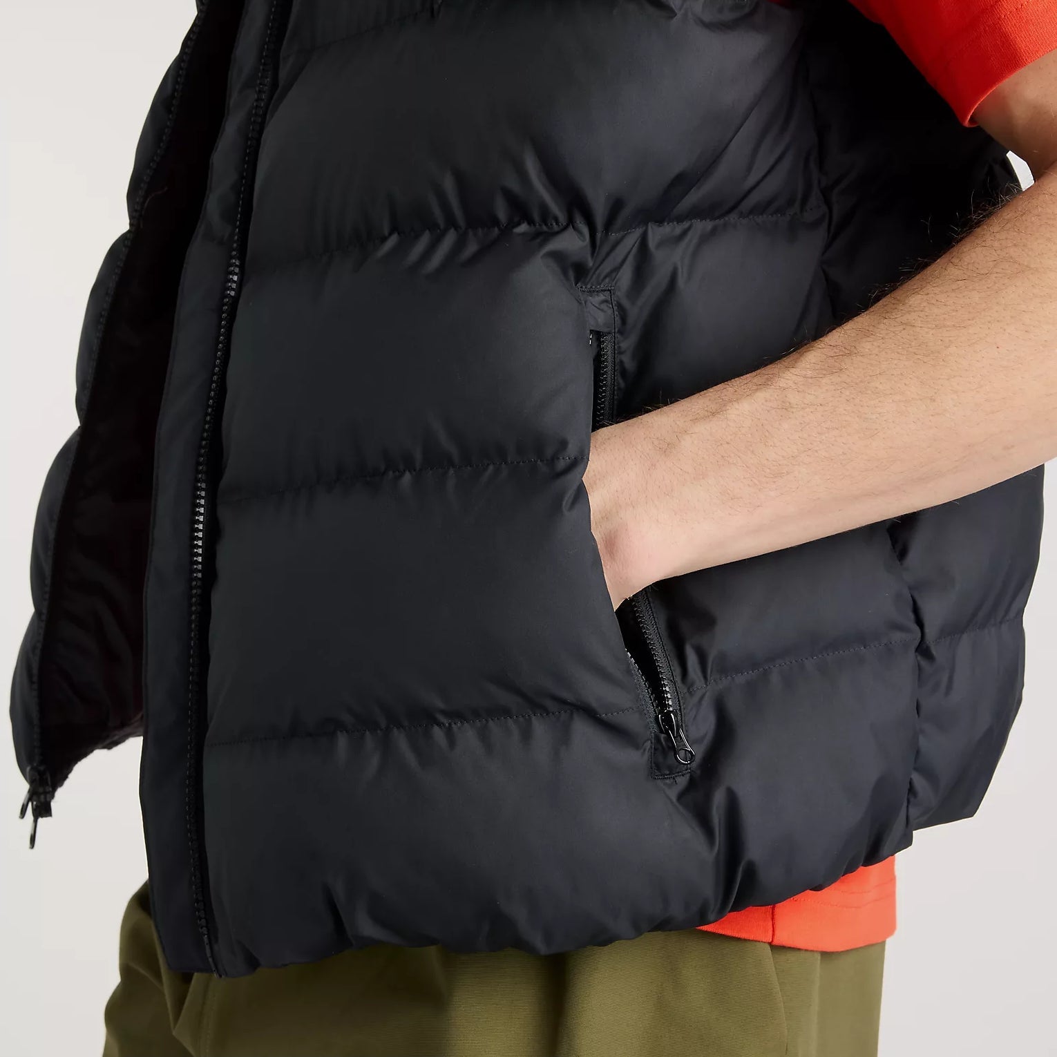 Мъжки елек New Balance Boston Puffer Vest - MJ62K00EBK детайл джоб