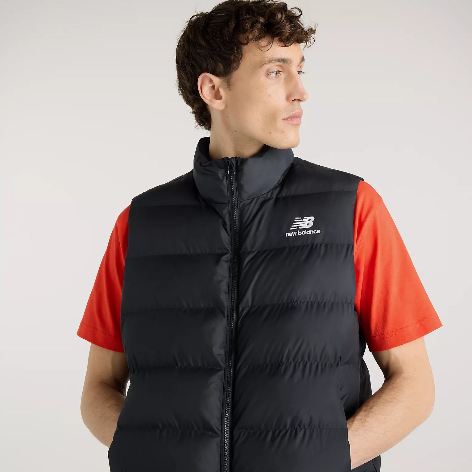 Мъжки елек New Balance Boston Puffer Vest - MJ62K00EBK отпред