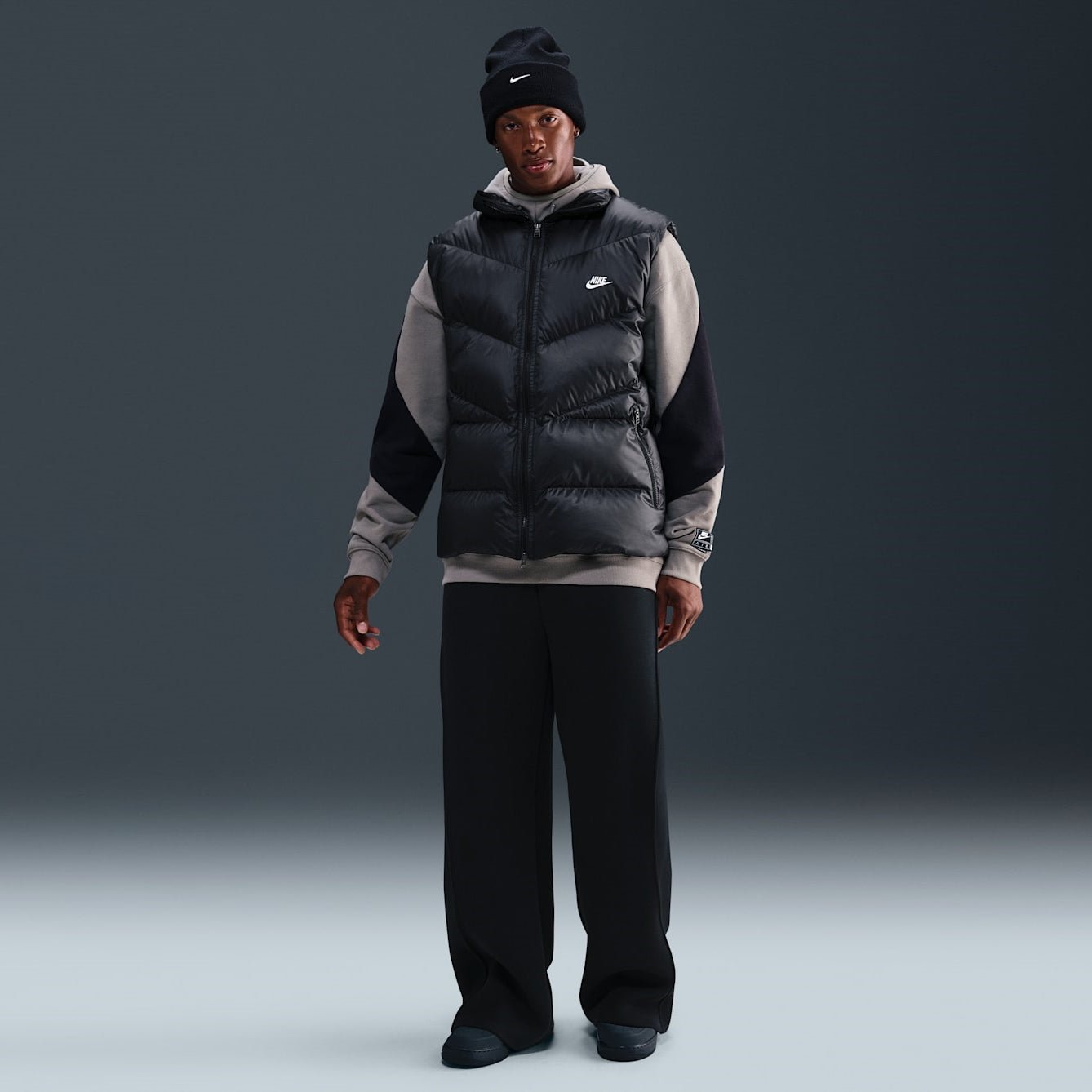 Мъжки елек Nike Windrunner Statement Down Gilet - HV1480-010 модел отпред