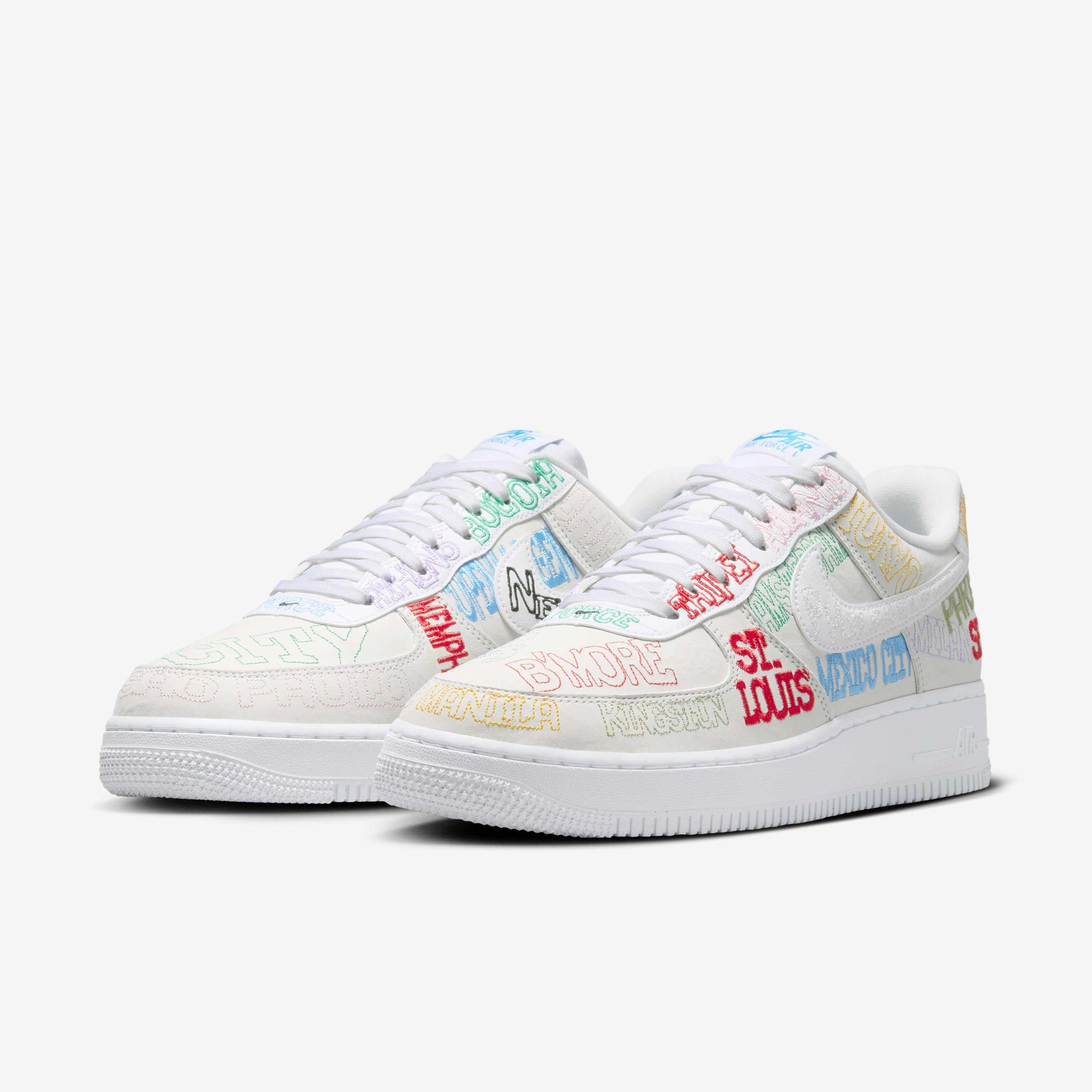Мъжки кецове Nike Air Force 1 On Tour - II1549-100 отпред