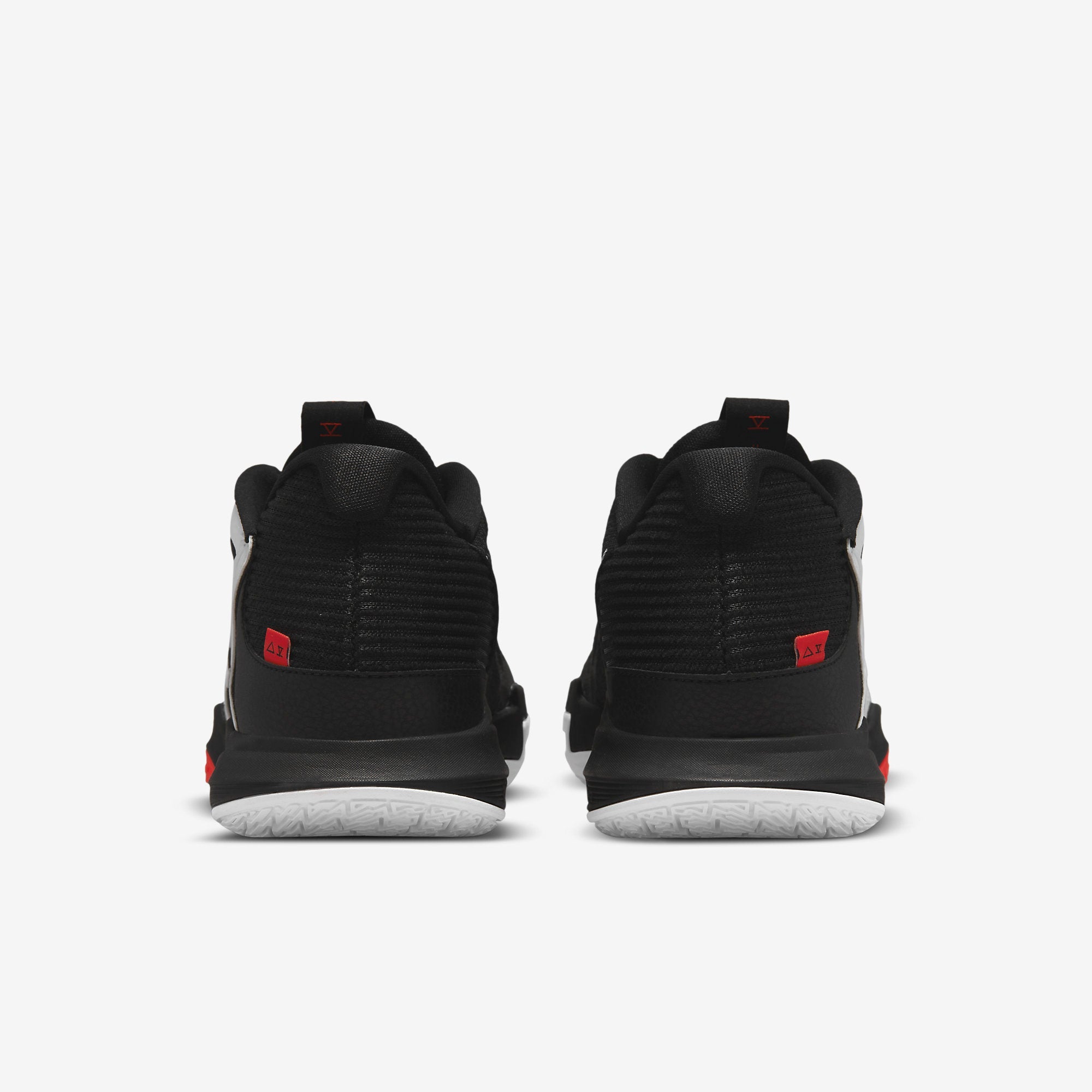 Мъжки кецове Nike Kyrie Low 5 - DJ6012-001 отзад