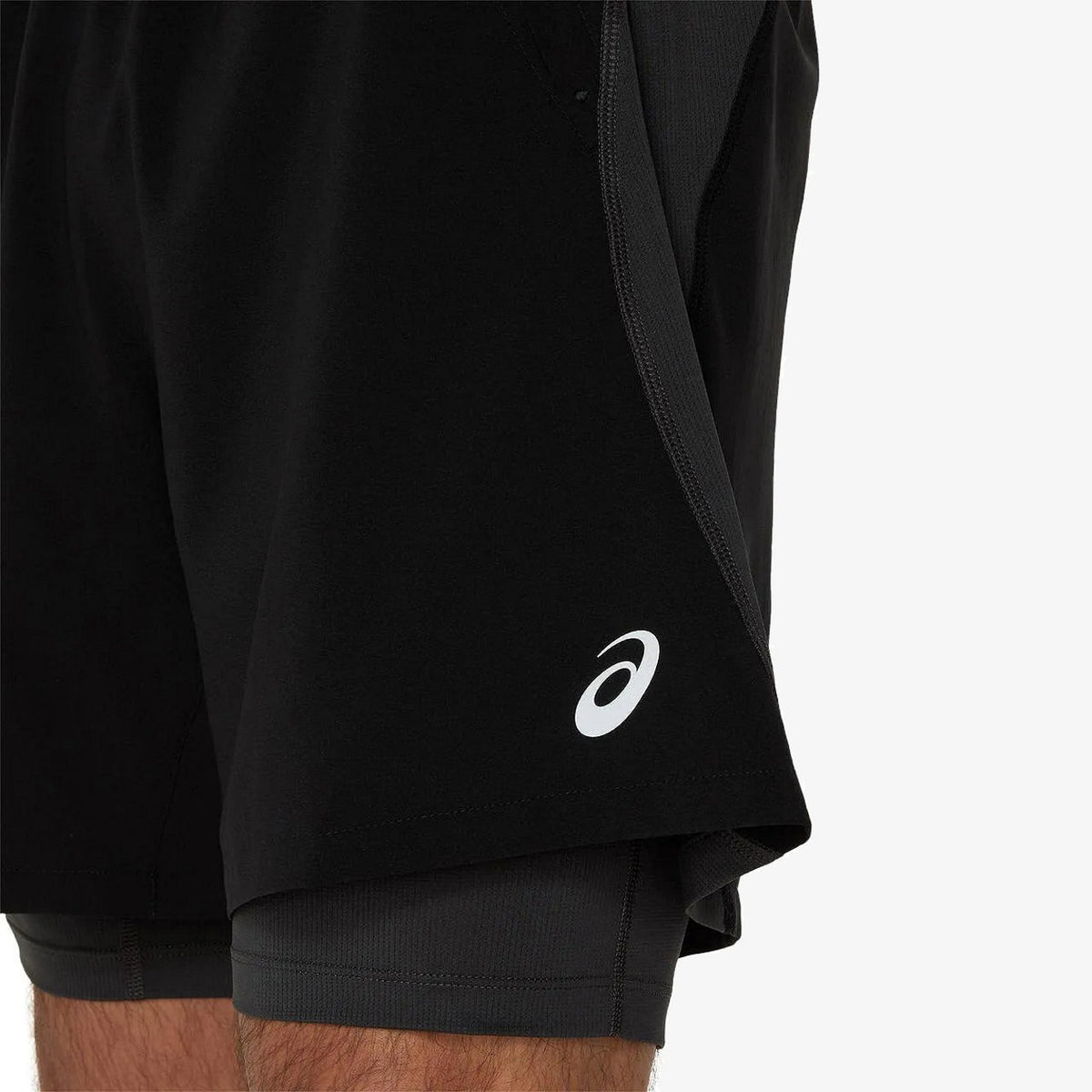 Мъжки къс панталон Asics Road 2n1 7in Shorts - 2011D246-001 детайл крачоли