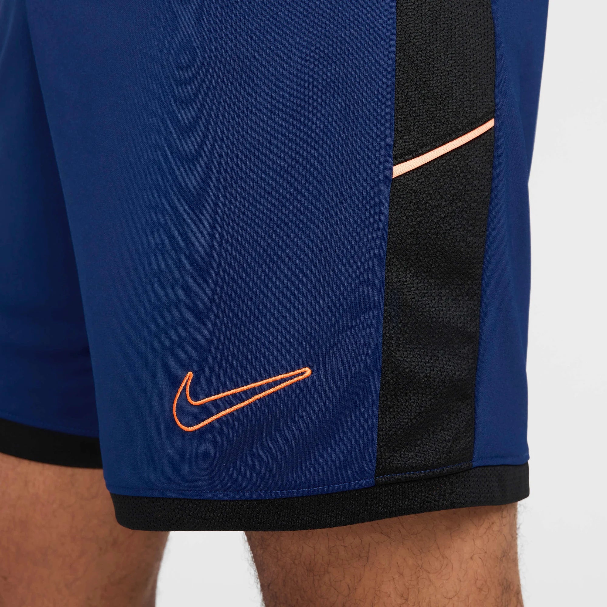 Мъжки къс панталон Nike Academy 25 Dri-FIT Football Shorts - HJ3796-492 детайл лого